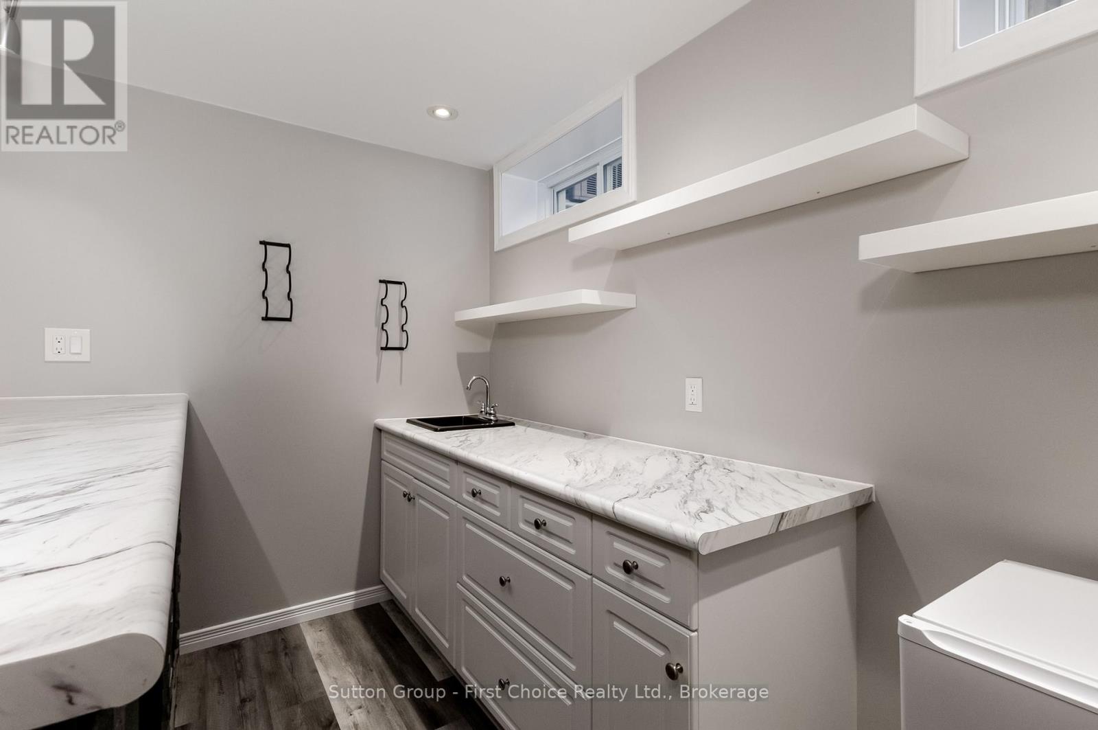 21 BROWN STREET - 18