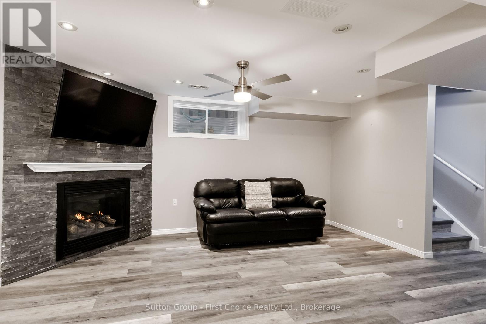 21 BROWN STREET - 19
