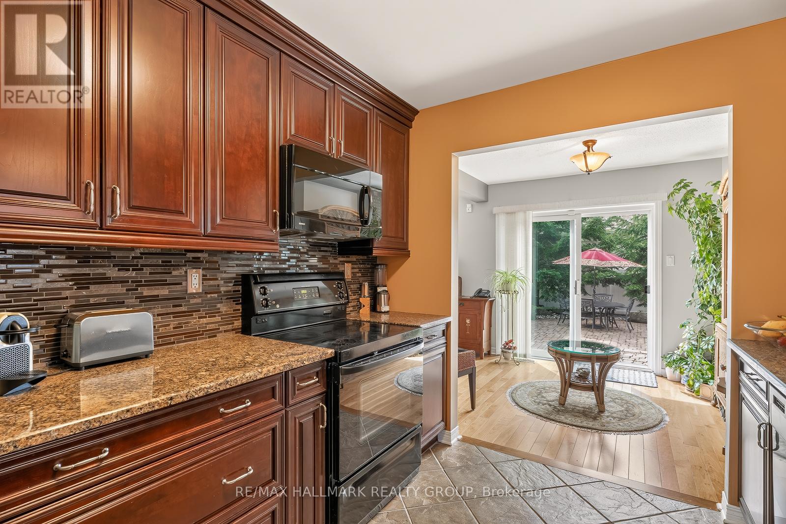 3 Bed, 3 Bath House for Sale in Ottawa – 511 DEANCOURT CRESCENT, Ottawa – MLS# X13482054 - Image 11
