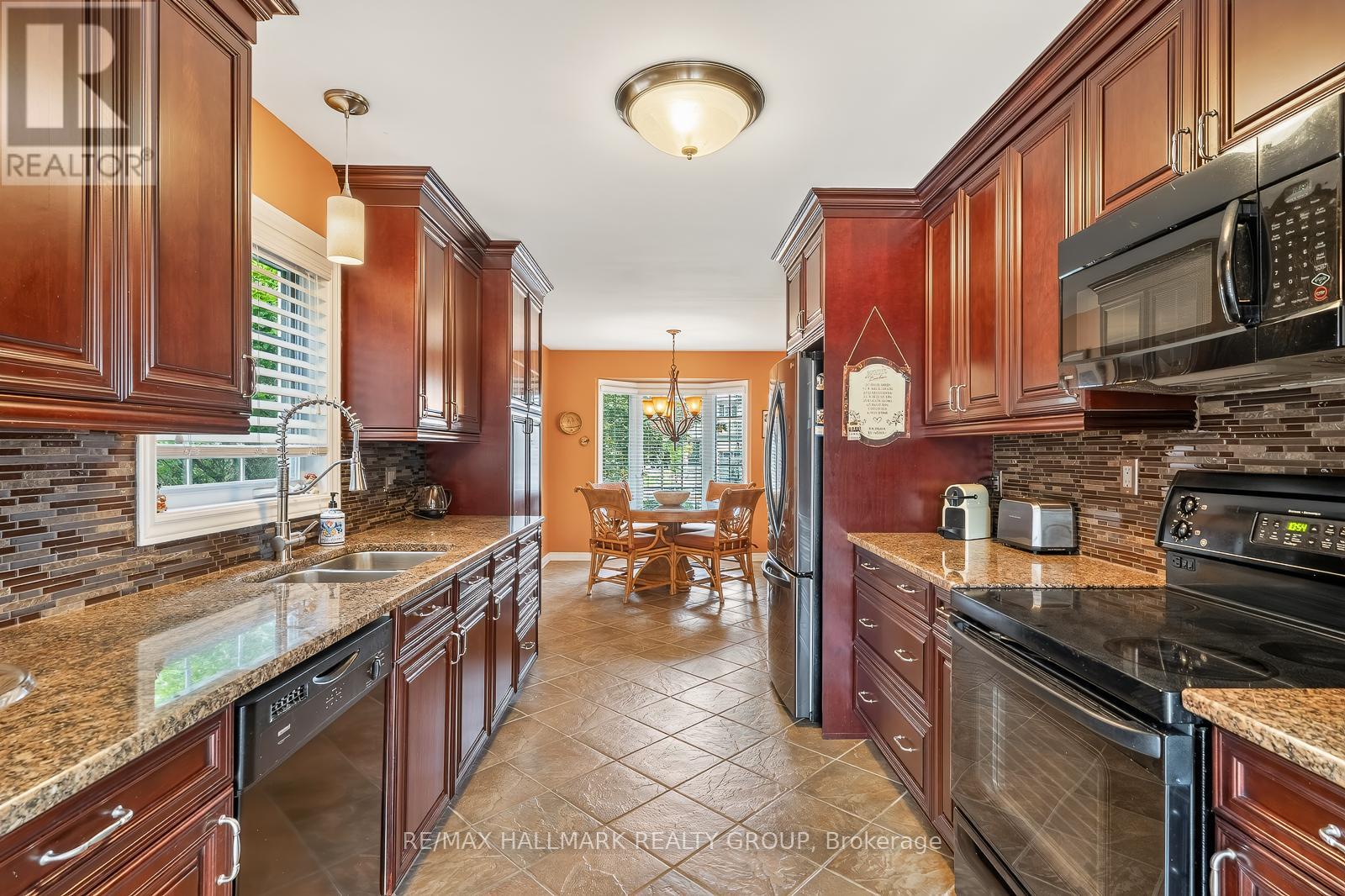 3 Bed, 3 Bath House for Sale in Ottawa – 511 DEANCOURT CRESCENT, Ottawa – MLS# X13482054 - Image 12