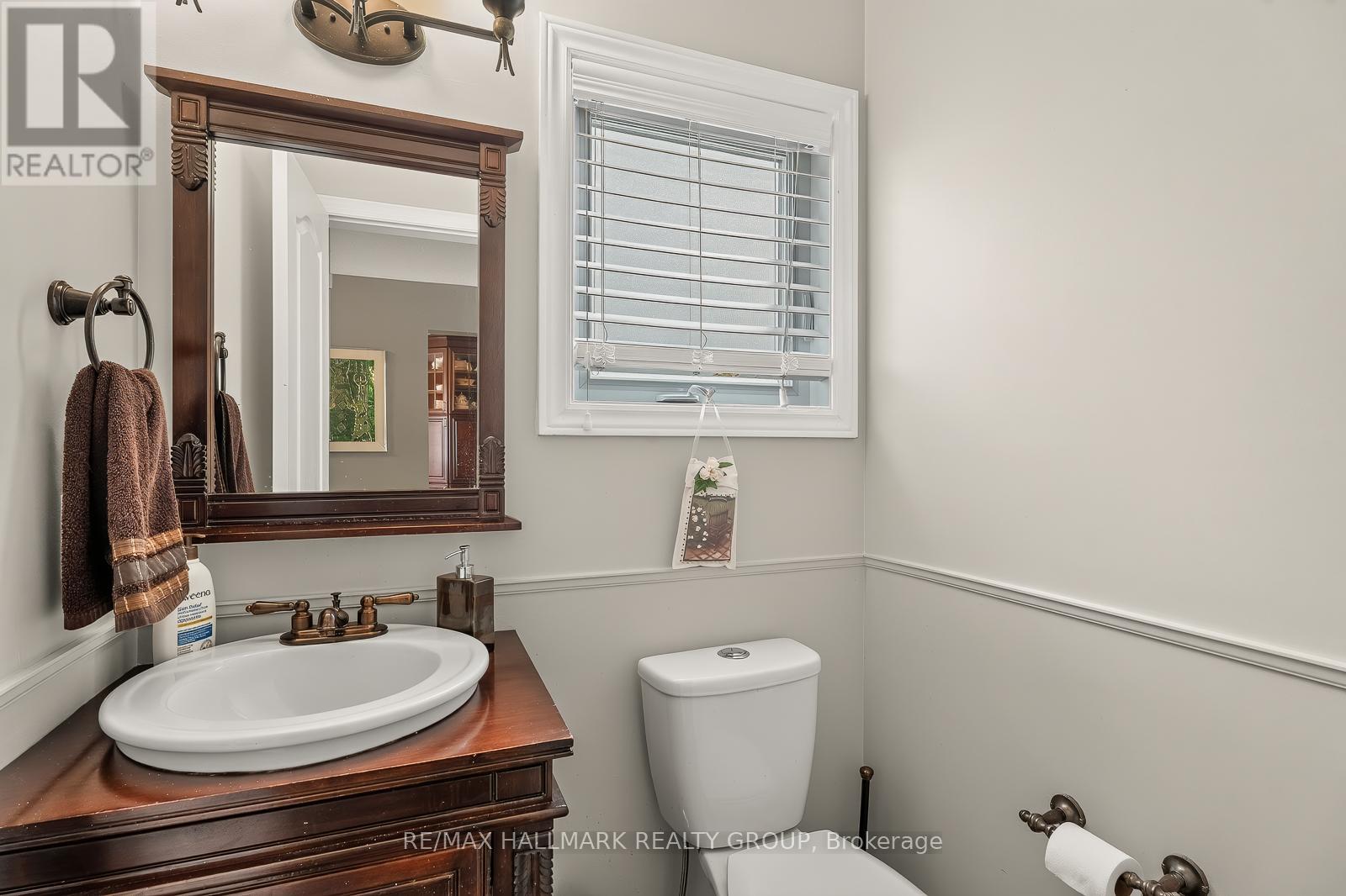 3 Bed, 3 Bath House for Sale in Ottawa – 511 DEANCOURT CRESCENT, Ottawa – MLS# X13482054 - Image 6