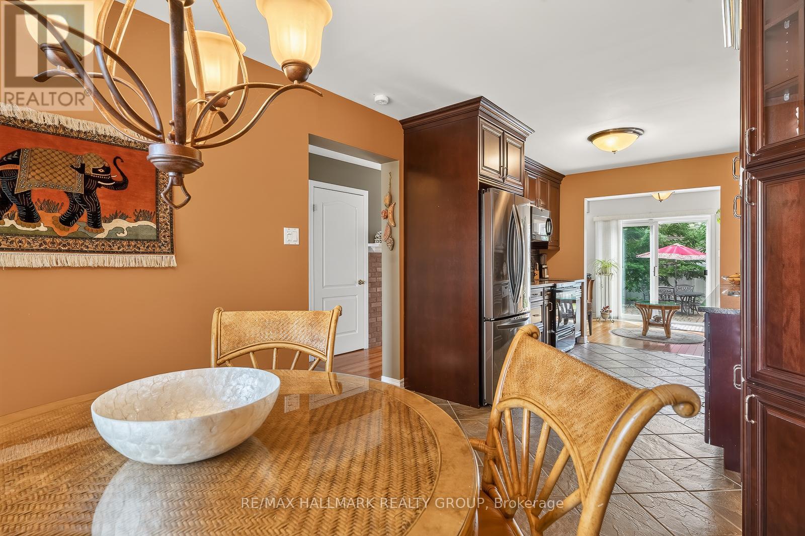 3 Bed, 3 Bath House for Sale in Ottawa – 511 DEANCOURT CRESCENT, Ottawa – MLS# X13482054 - Image 9