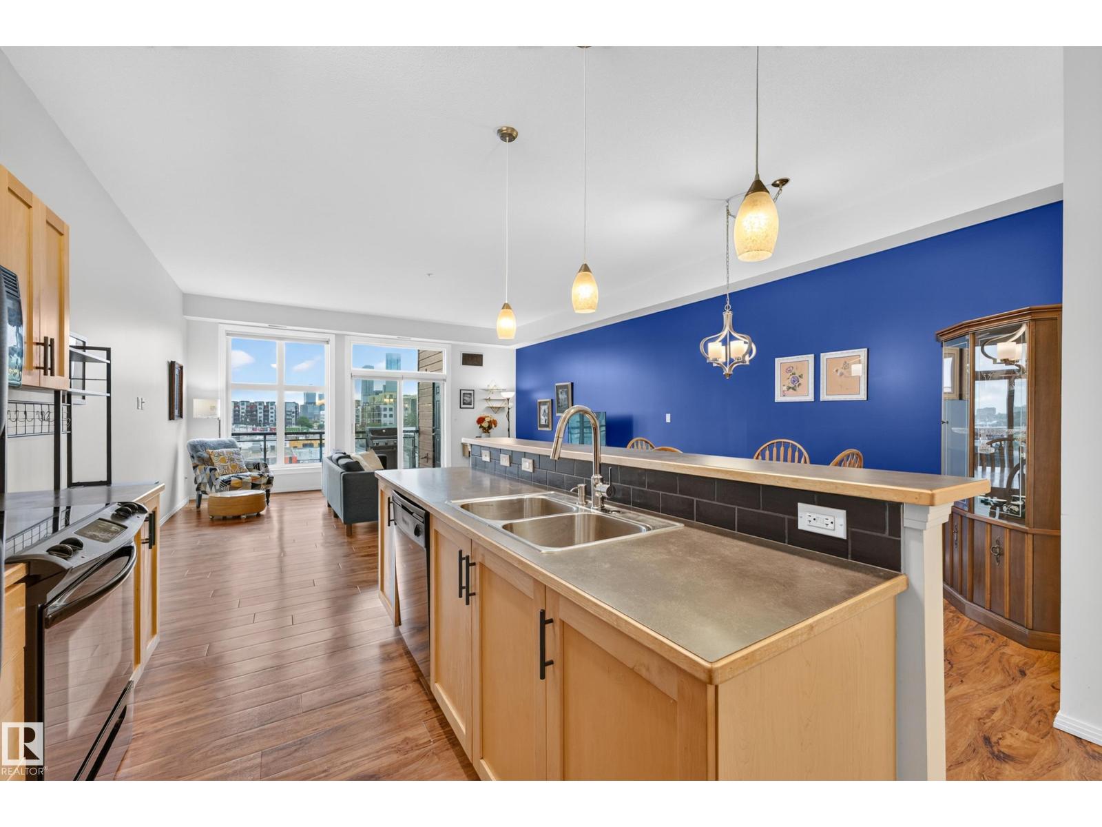 #410 10531 117 ST NW - 7