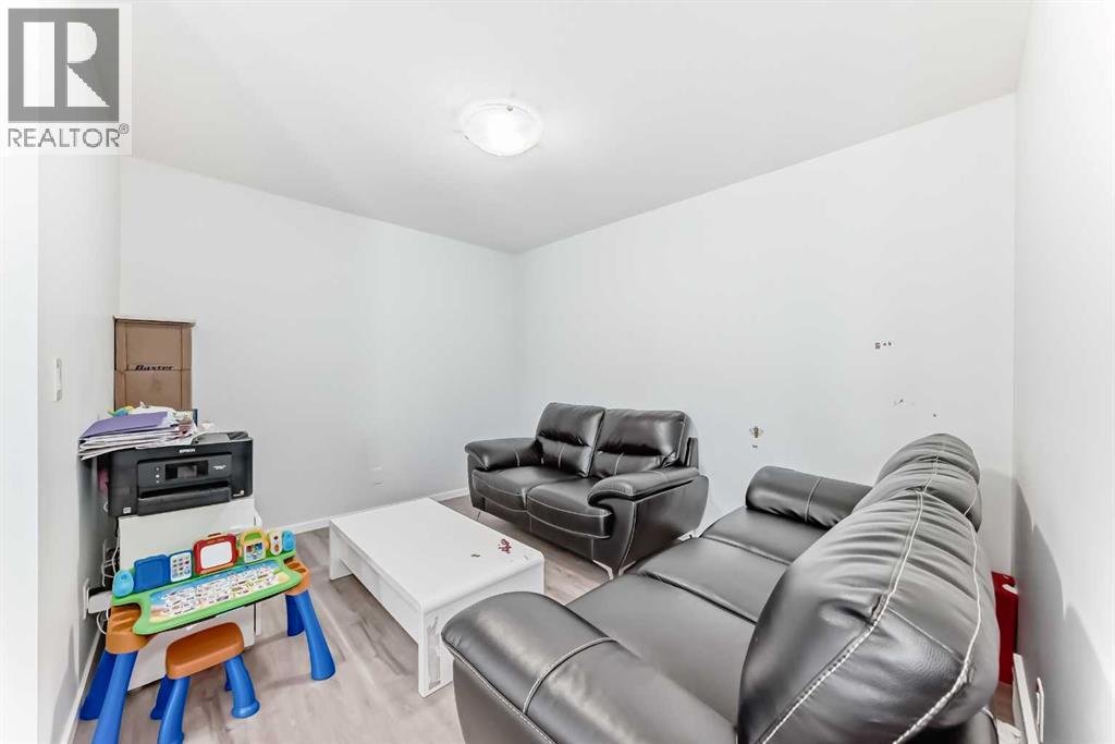 181 Yorkville Boulevard SW - 16
