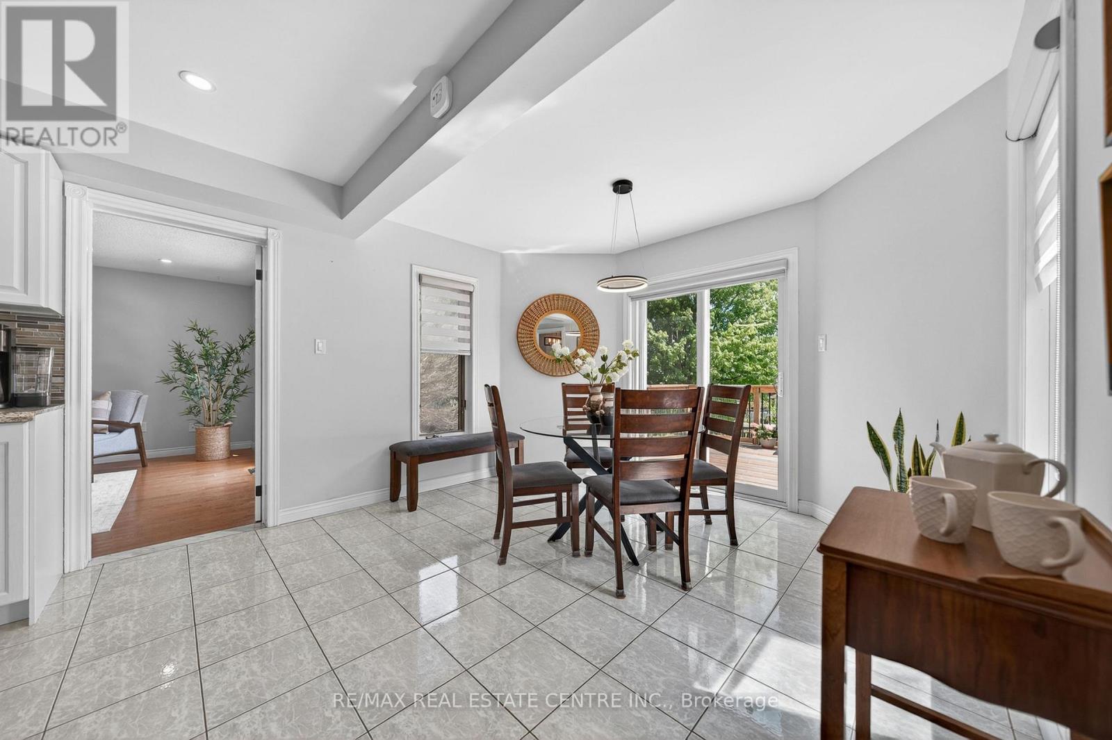 111 HUME DRIVE - 11