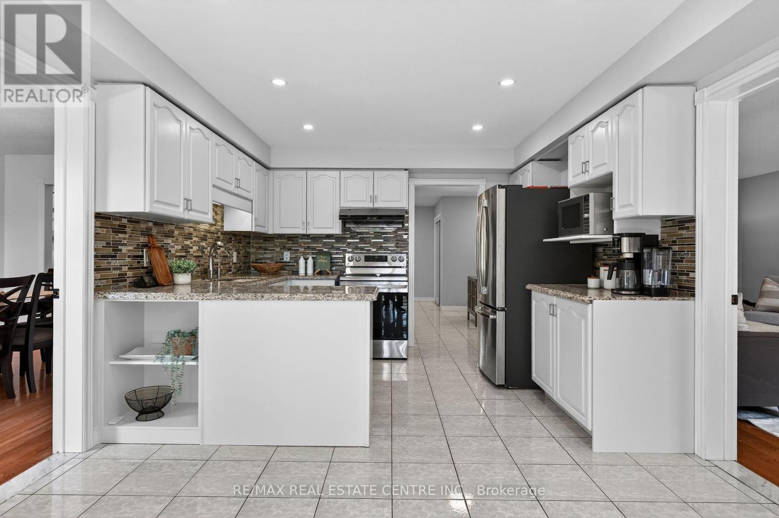 111 HUME DRIVE - 15