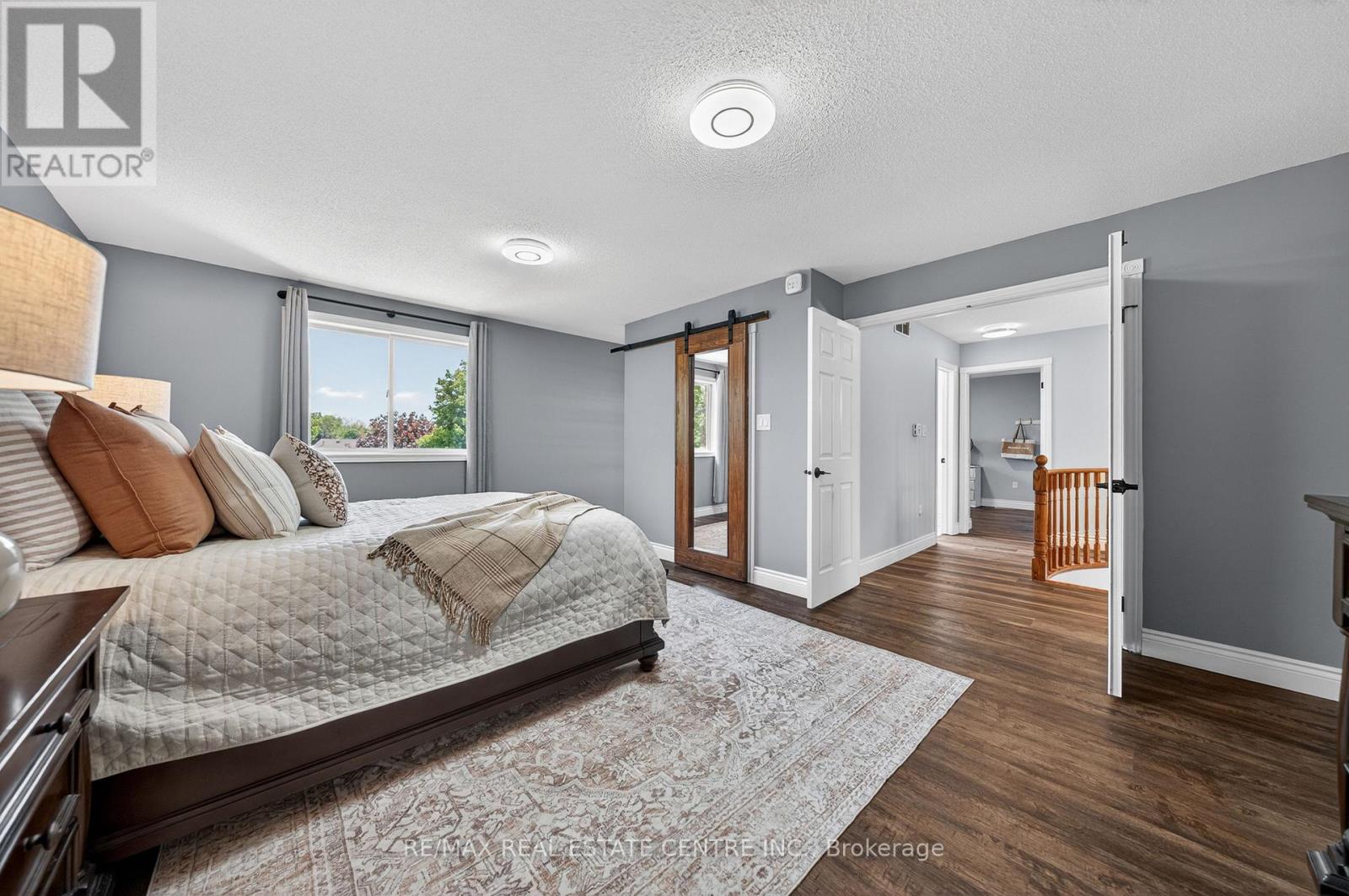 111 HUME DRIVE - 22