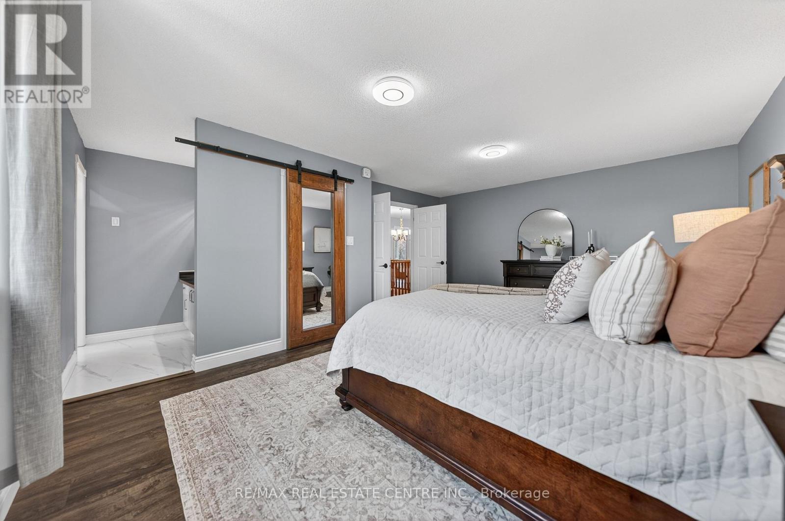 111 HUME DRIVE - 23