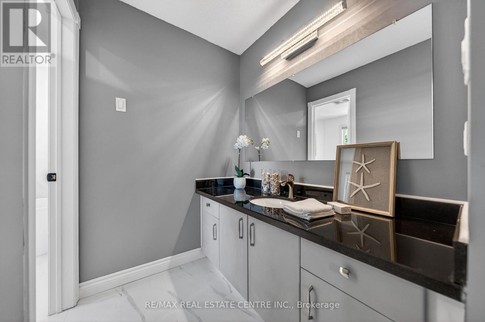 111 HUME DRIVE - 24