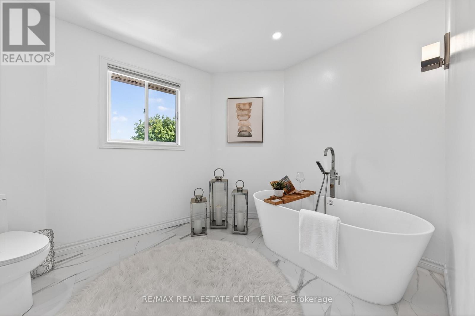 111 HUME DRIVE - 25