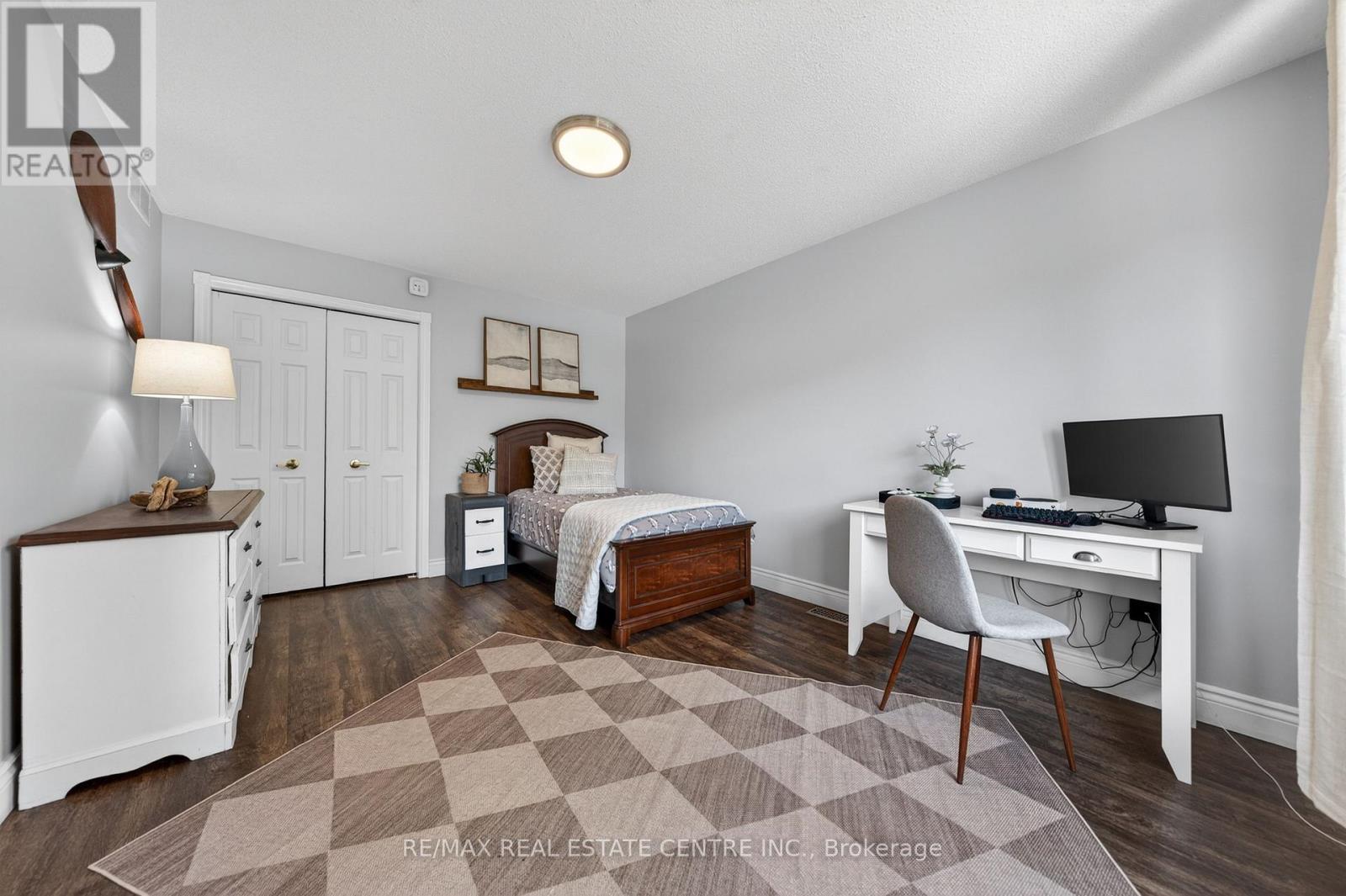 111 HUME DRIVE - 27