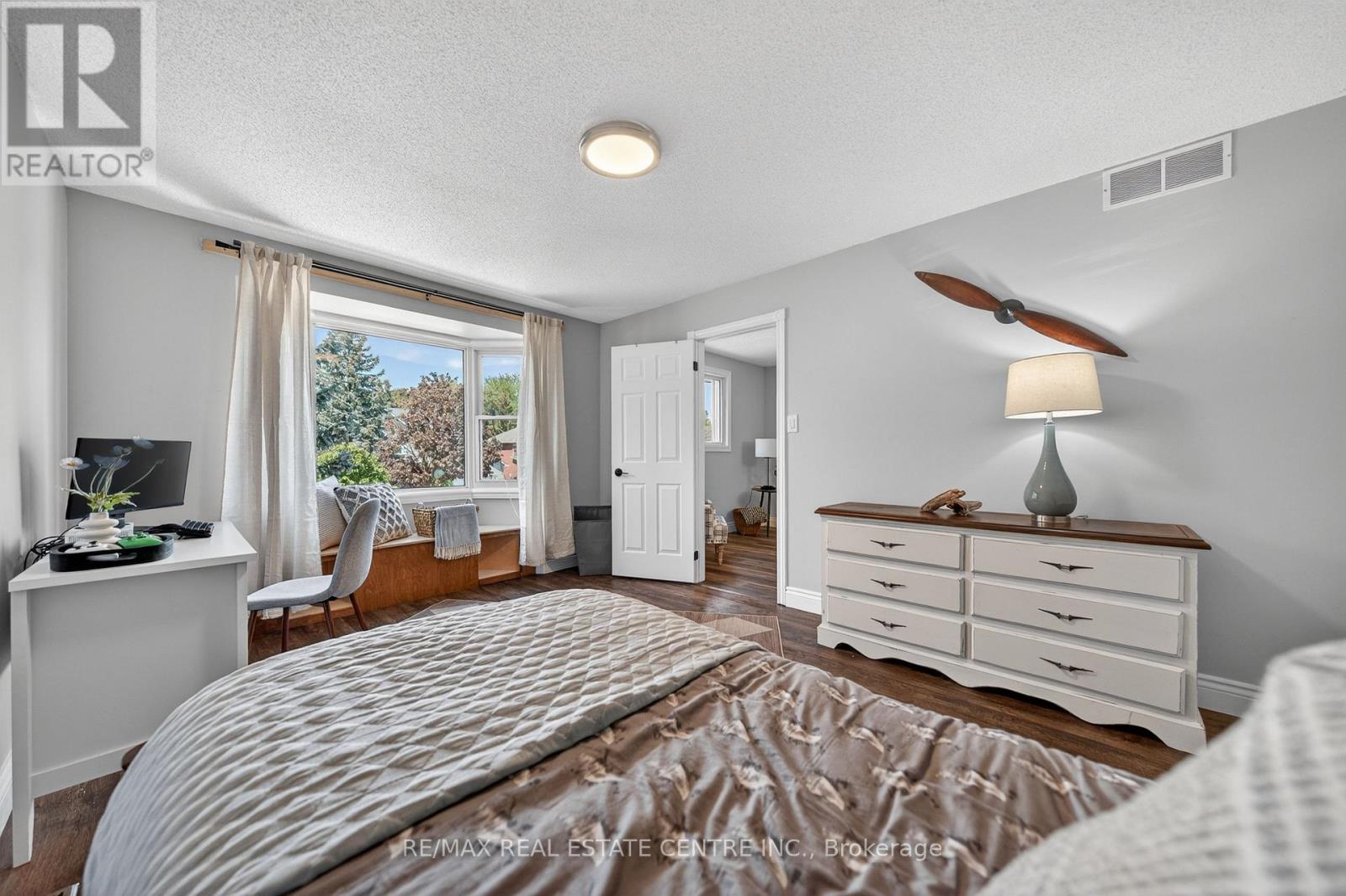 111 HUME DRIVE - 28