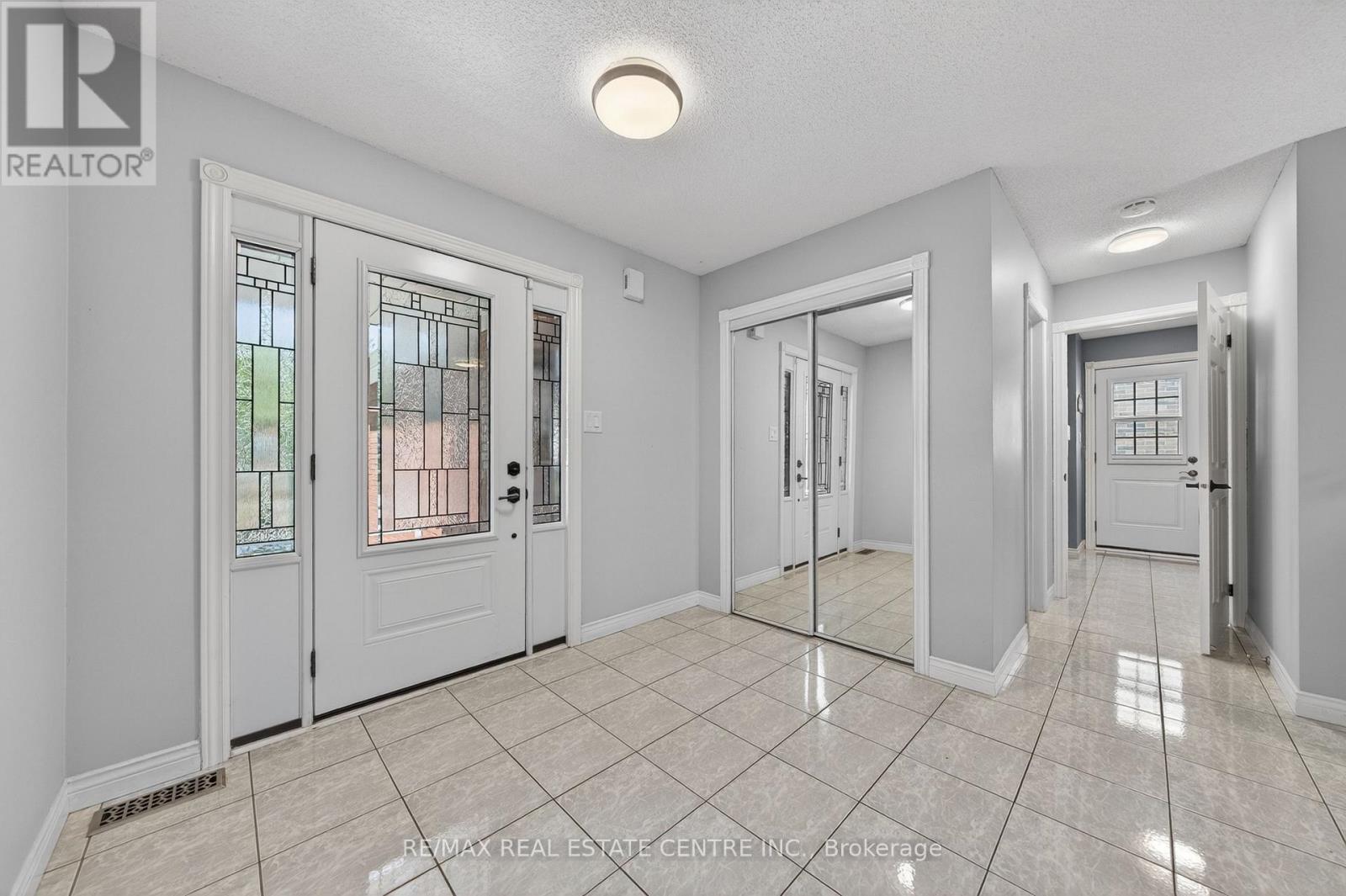 111 HUME DRIVE - 3