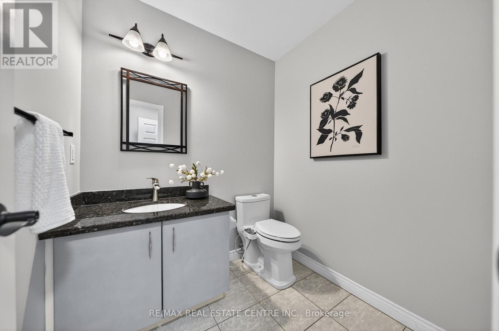 111 HUME DRIVE - 34