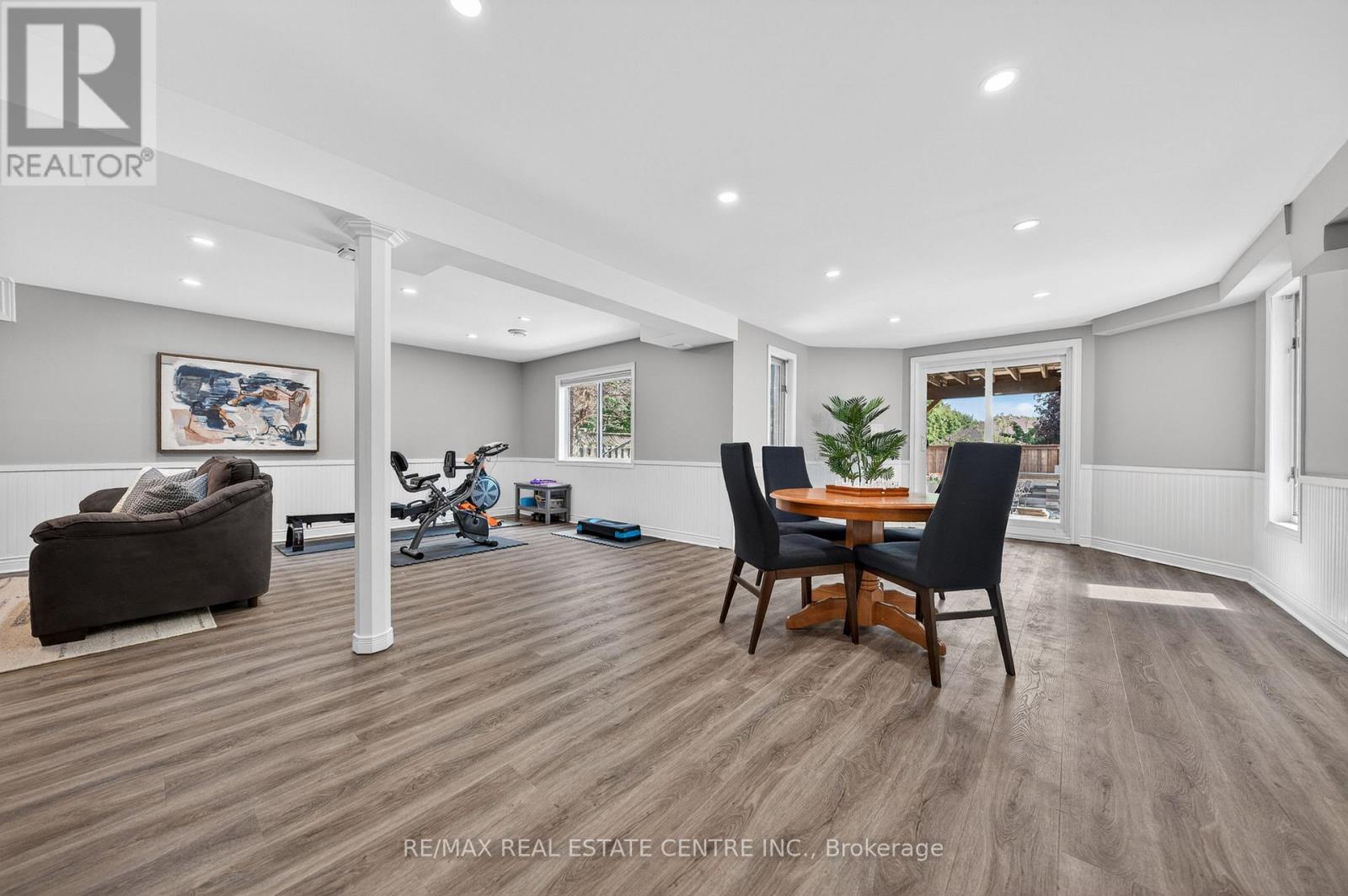 111 HUME DRIVE - 38