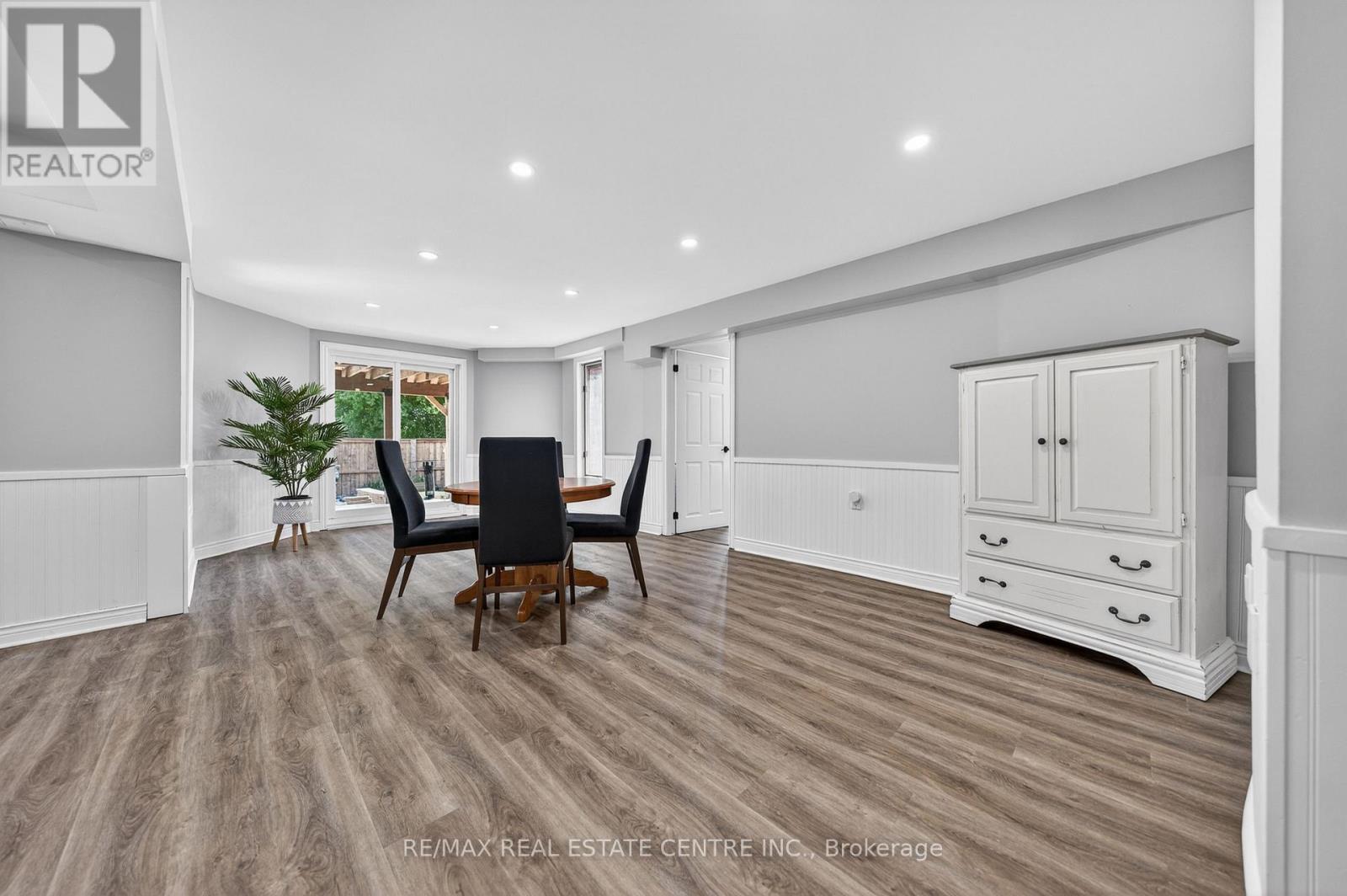 111 HUME DRIVE - 39
