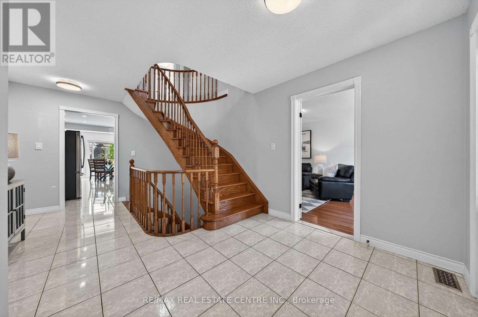 111 HUME DRIVE - 4