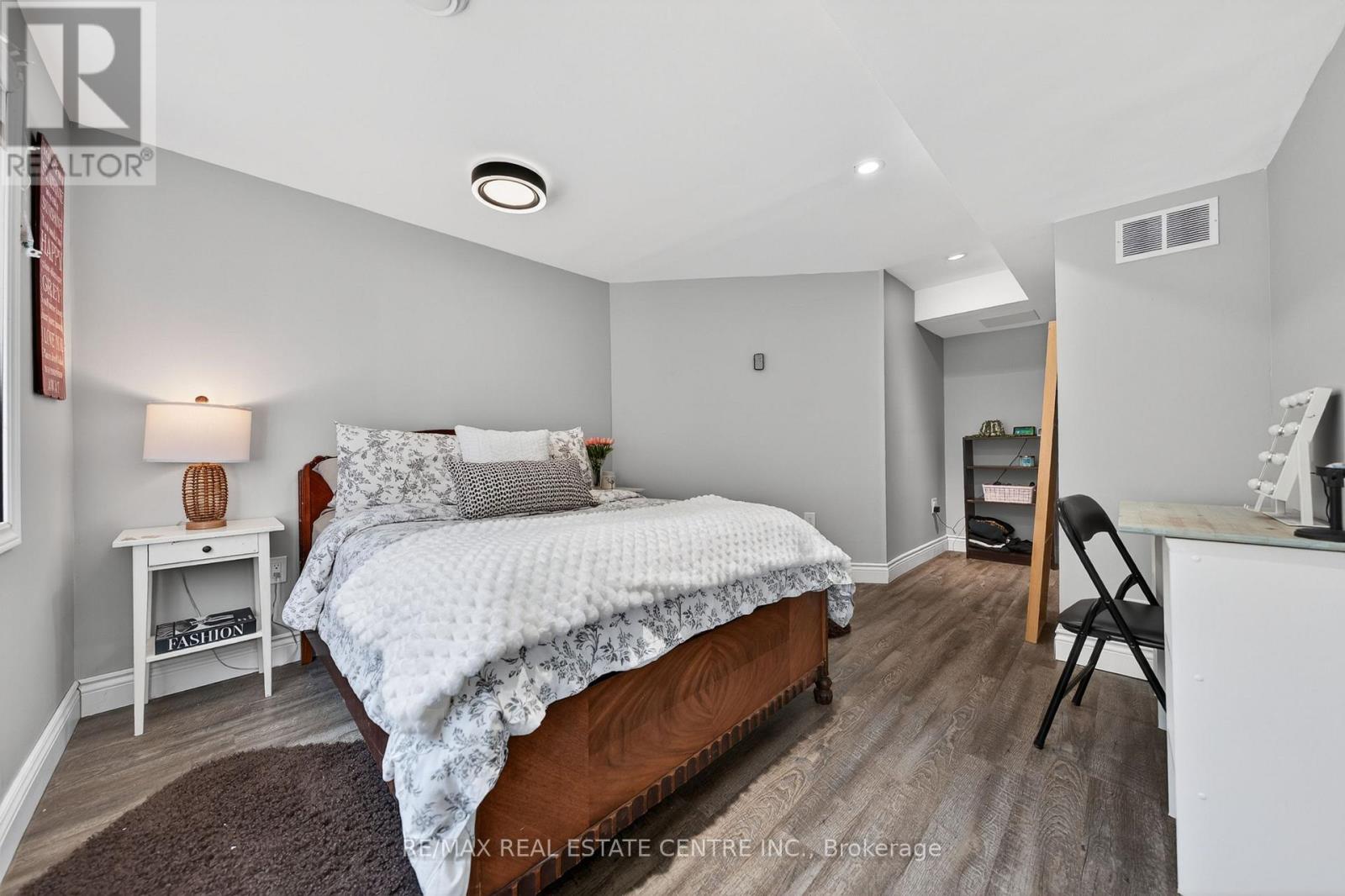 111 HUME DRIVE - 40