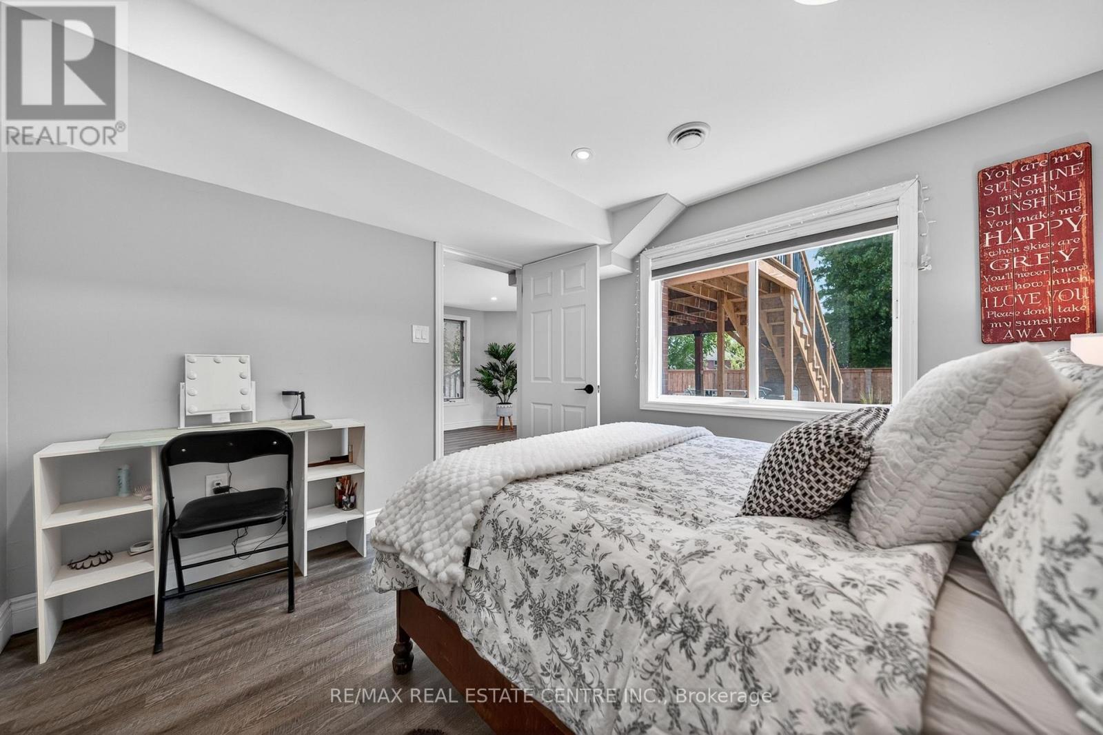 111 HUME DRIVE - 41