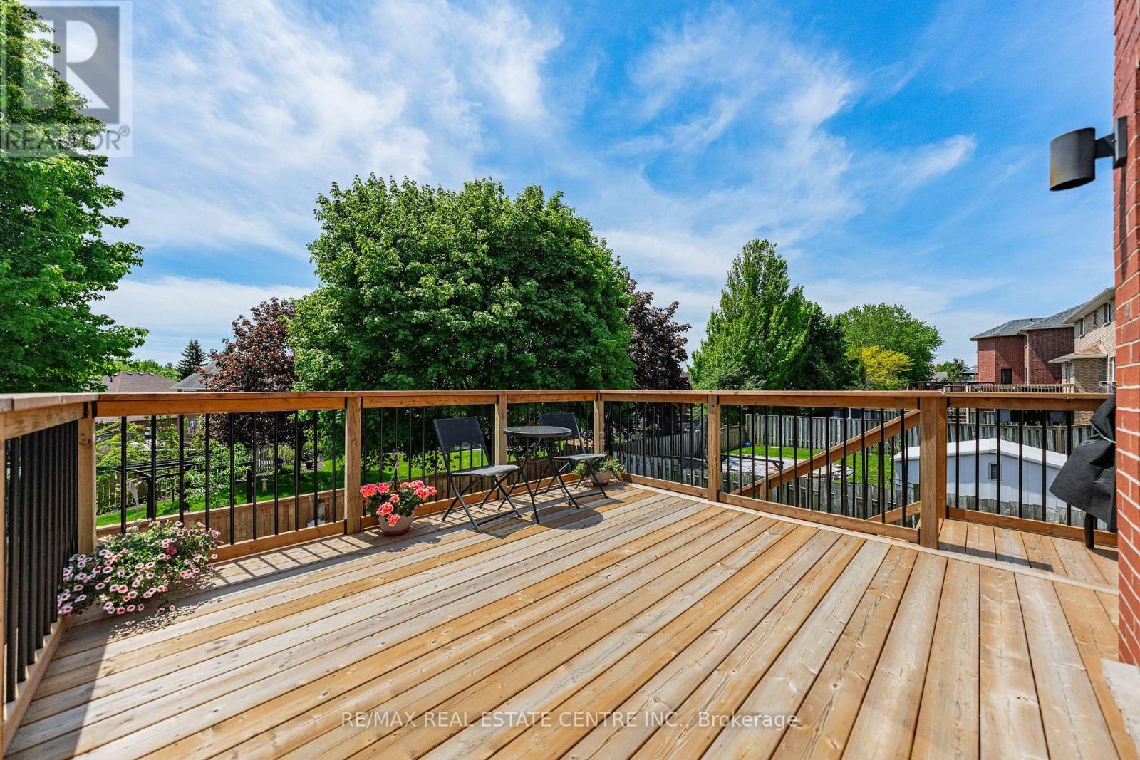 111 HUME DRIVE - 43