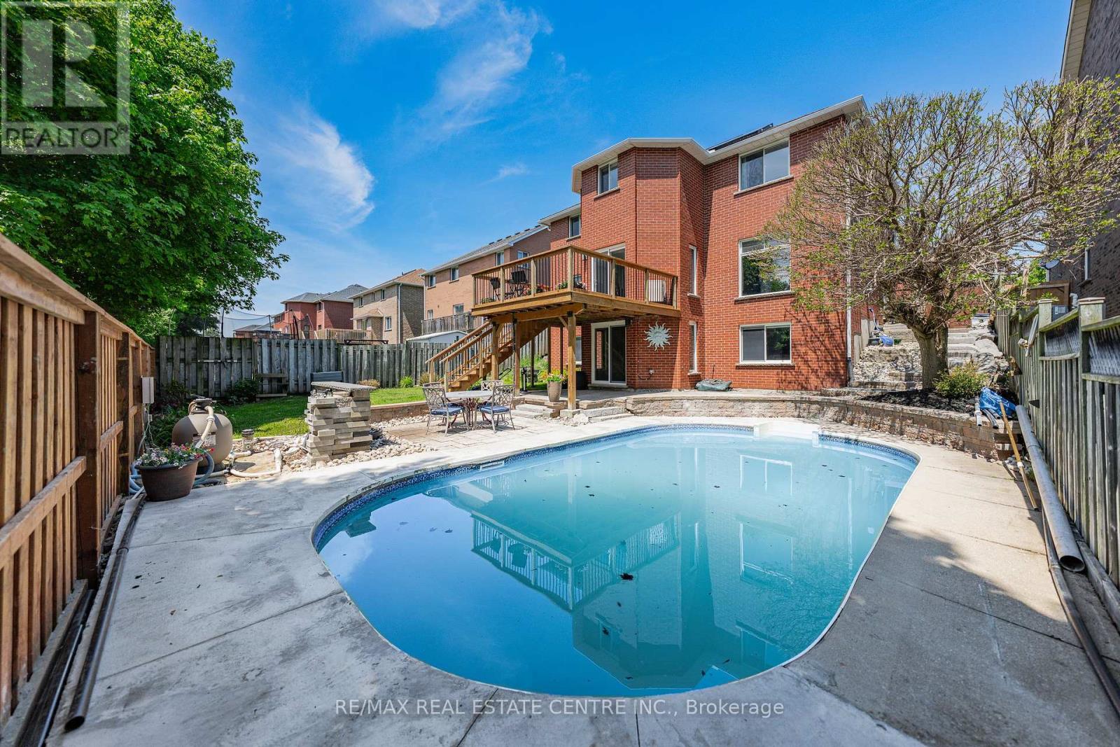 111 HUME DRIVE - 46
