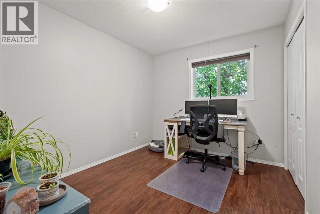 229 3 Avenue NE — photo 14