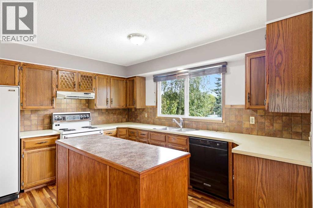 1251 Hunterquay Hill NW — photo 12
