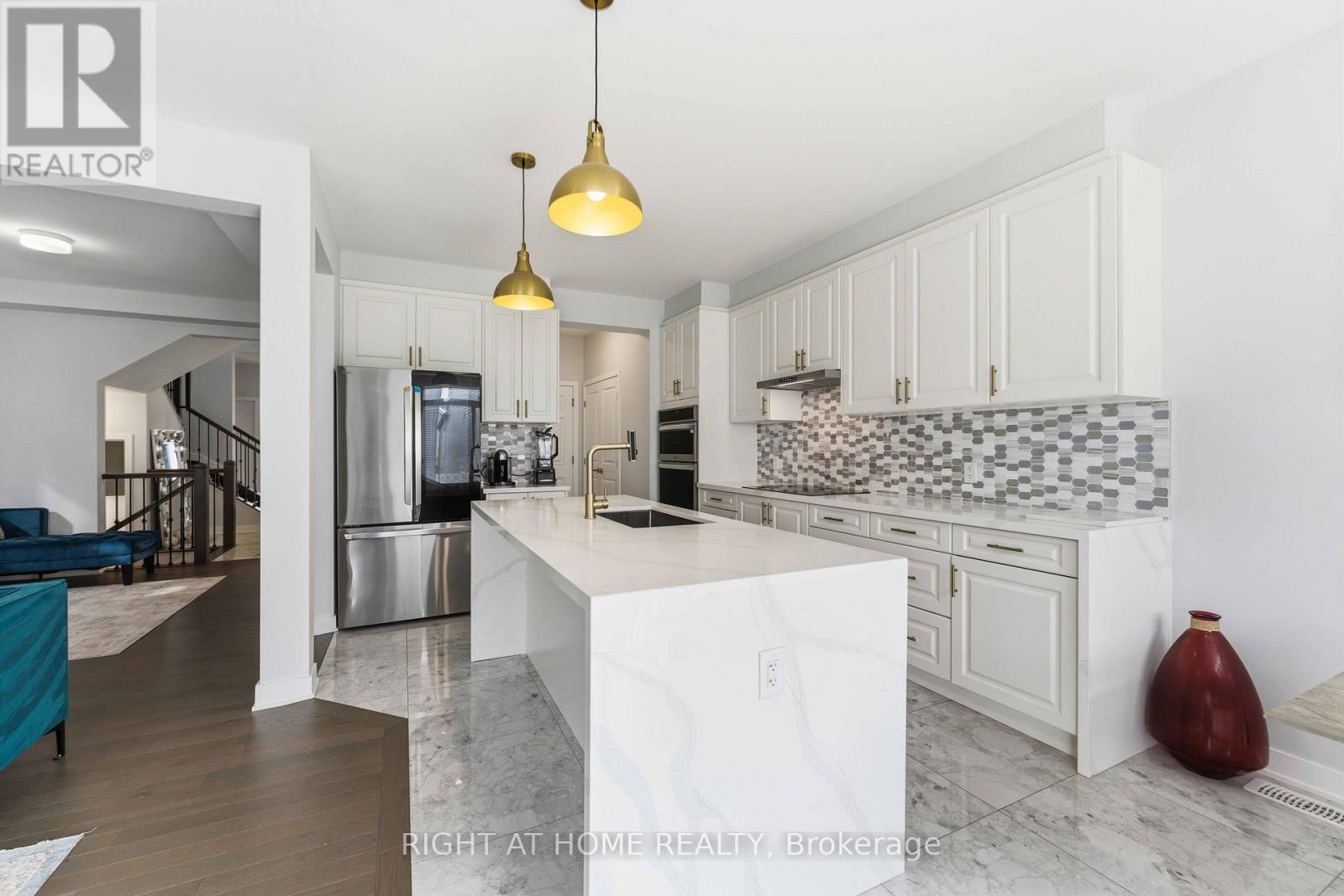 105 ALAMO STREET - 11