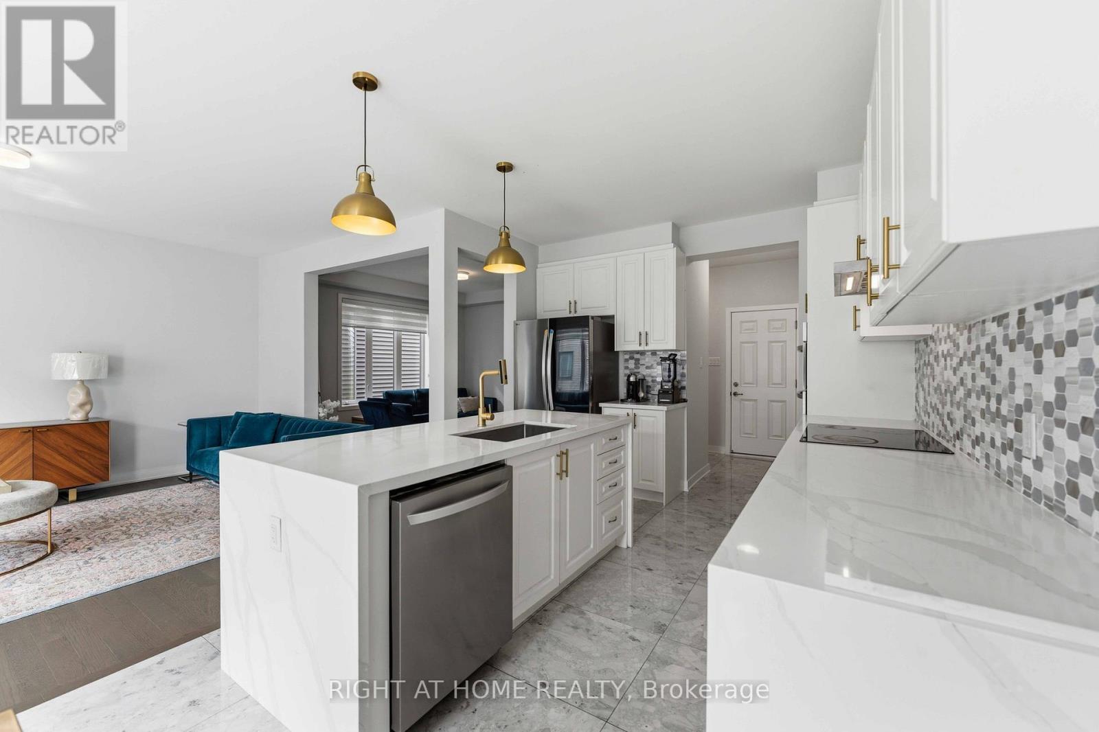 105 ALAMO STREET - 13
