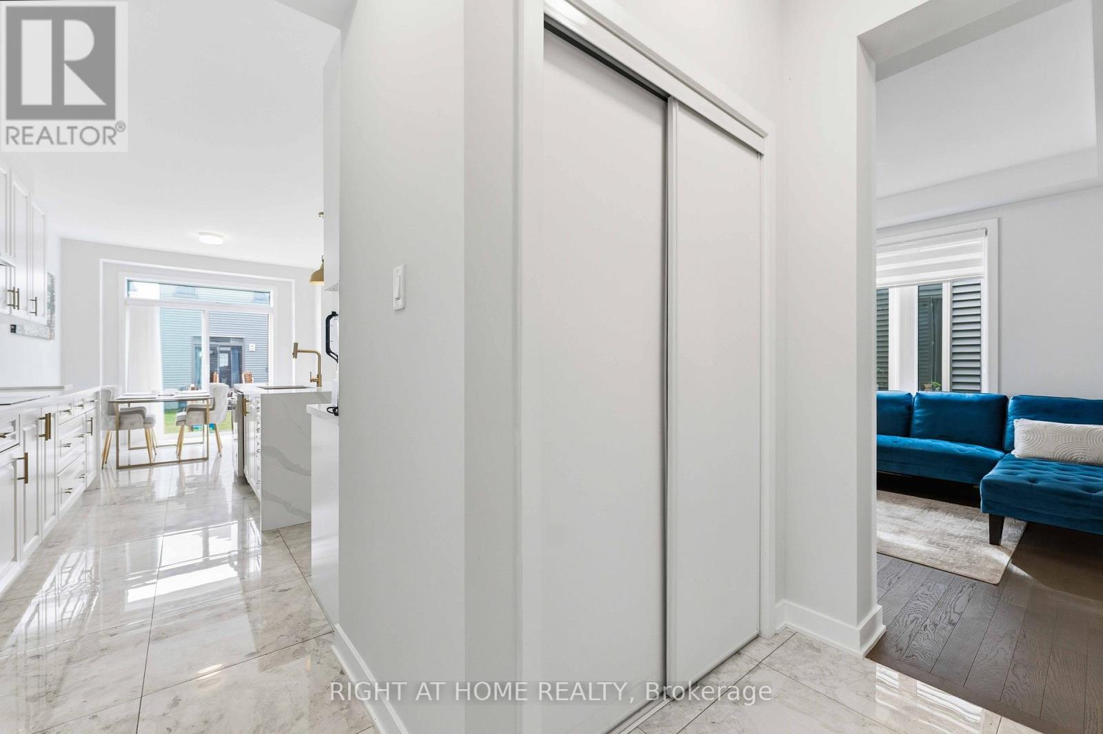105 ALAMO STREET - 16