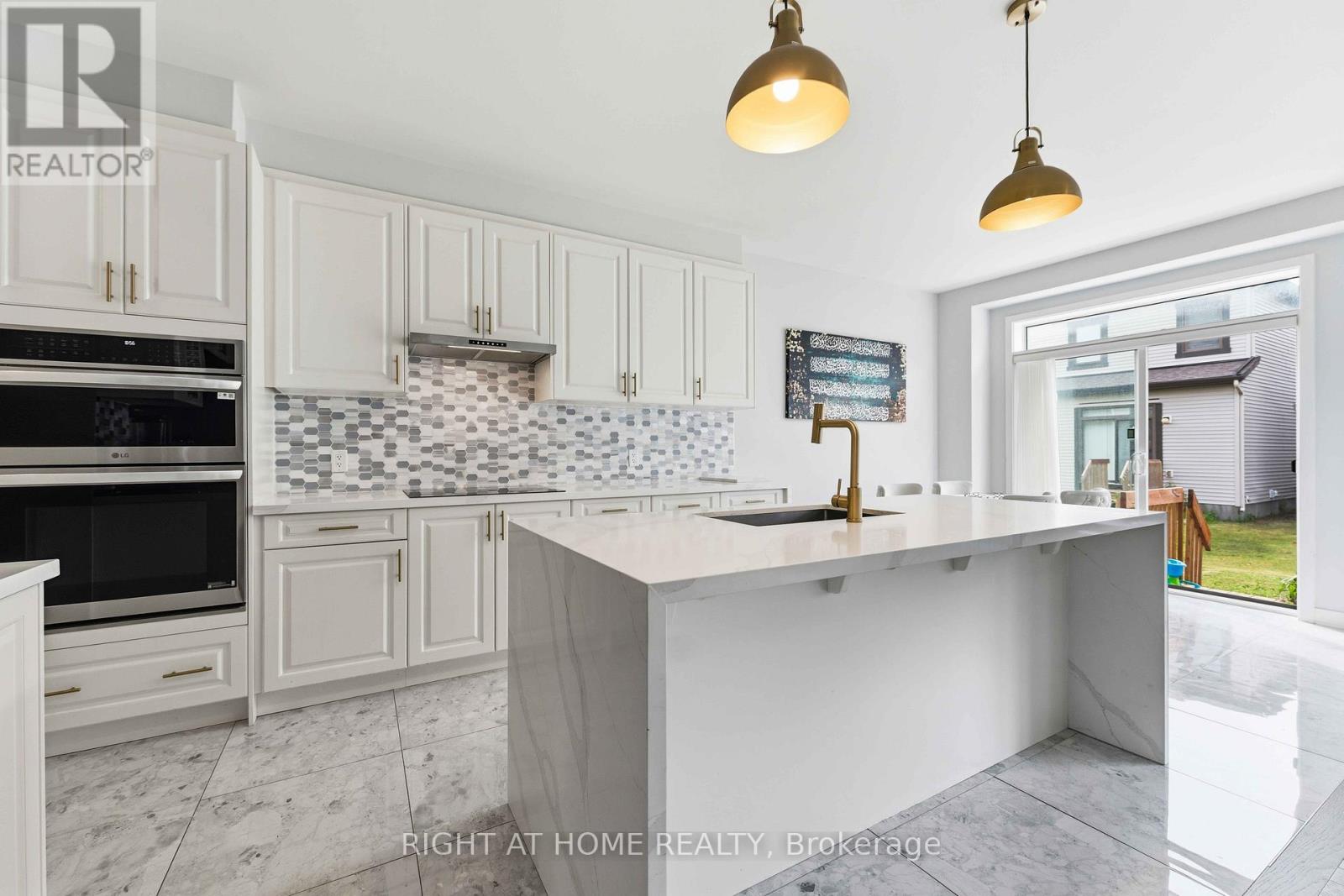 105 ALAMO STREET - 7