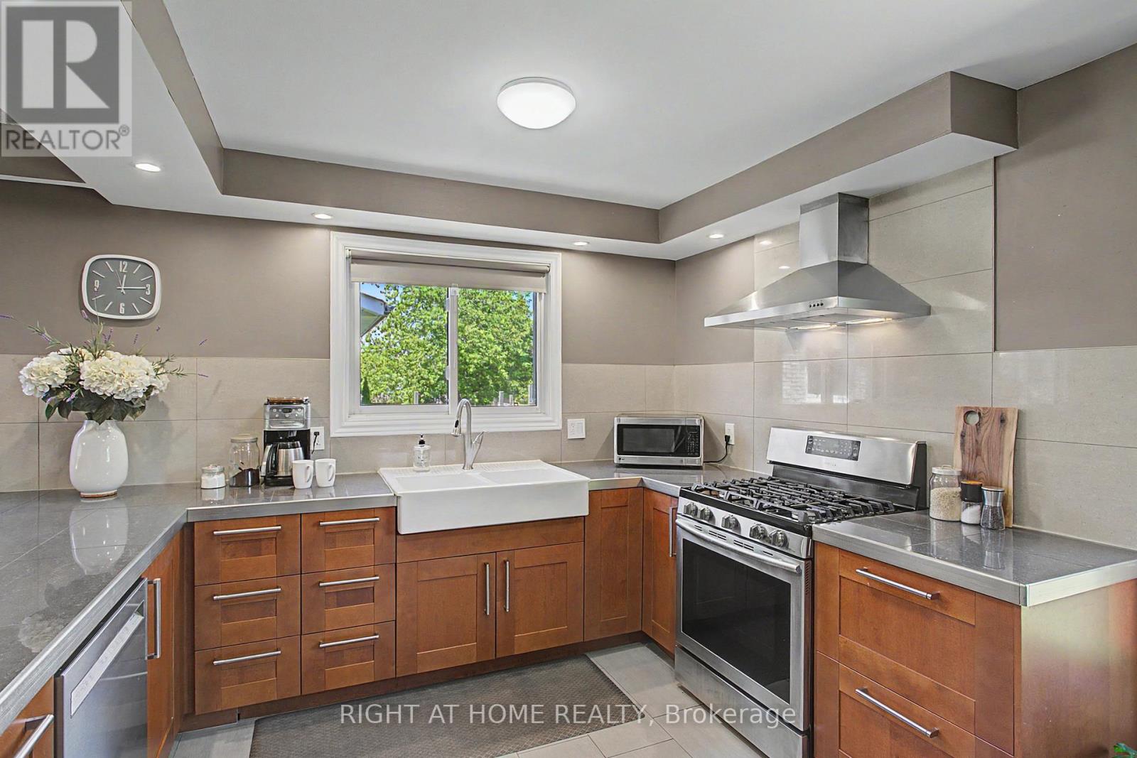 784 RODNEY COURT - 15