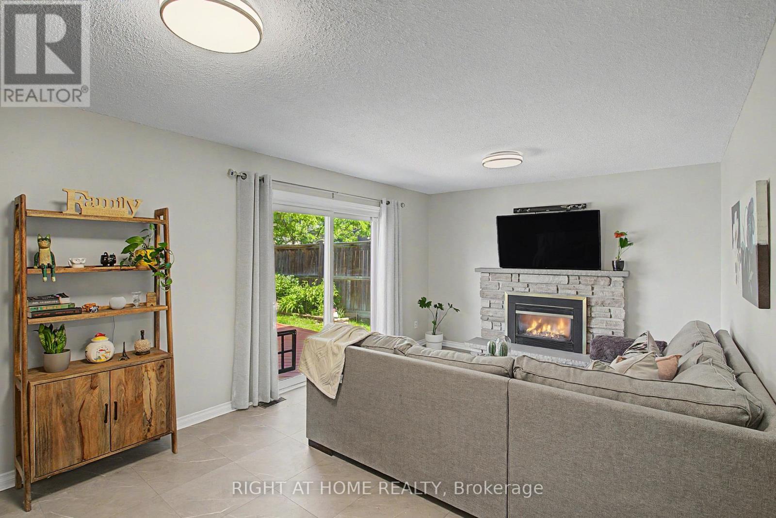 784 RODNEY COURT - 7