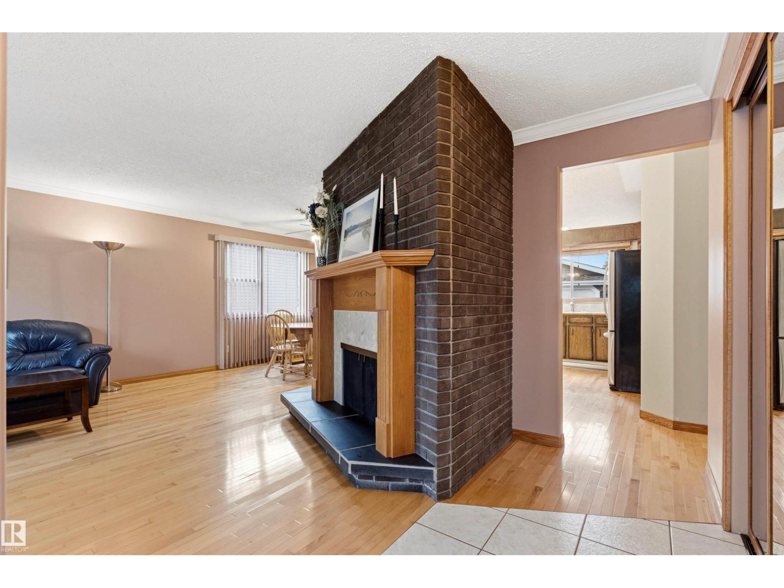 11014 163A AV NW - 1