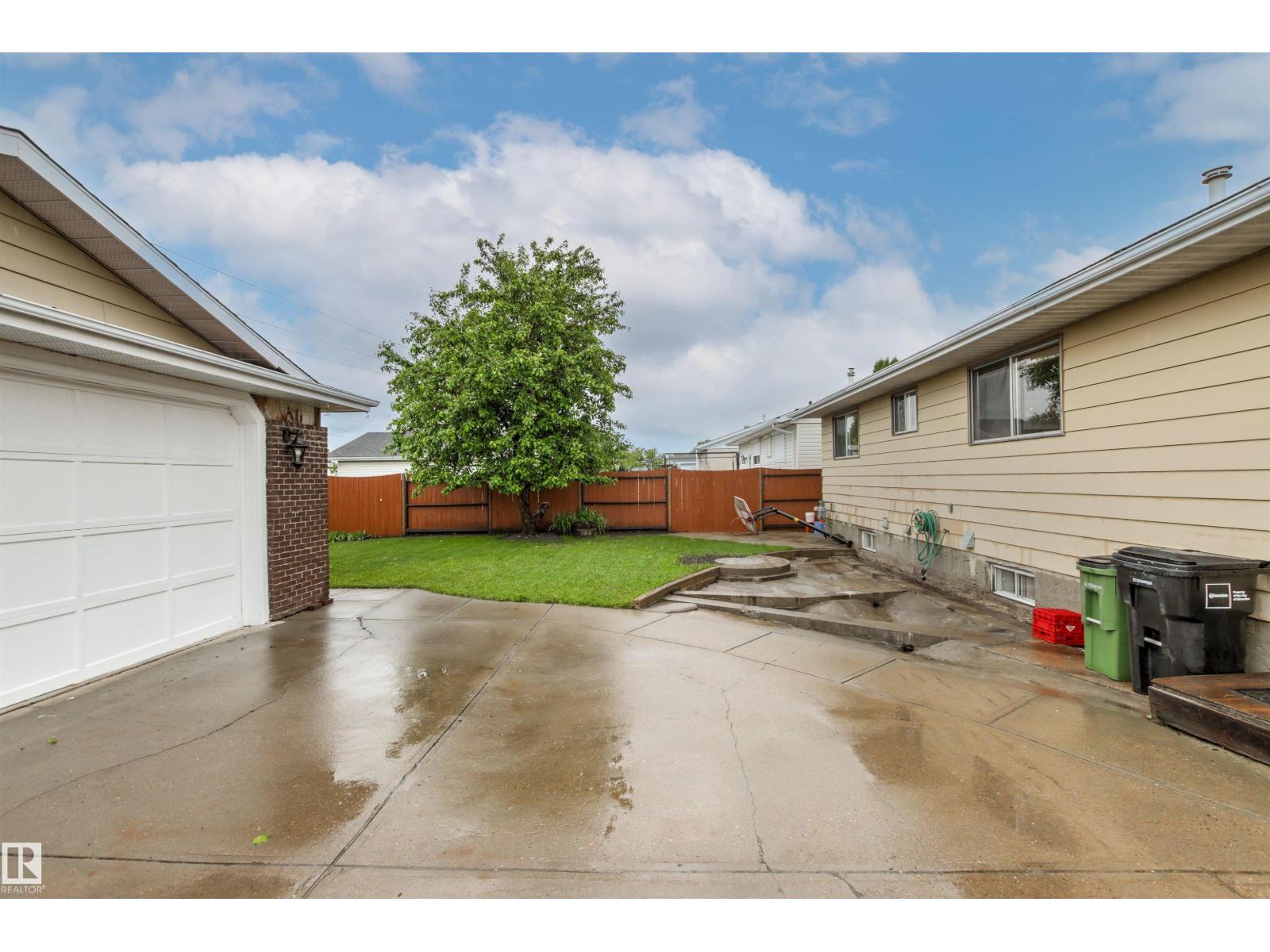 11014 163A AV NW - 55