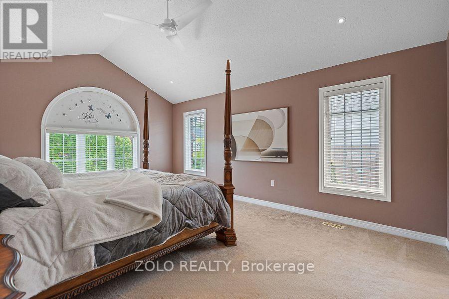 42 VINIFERA DRIVE - 26