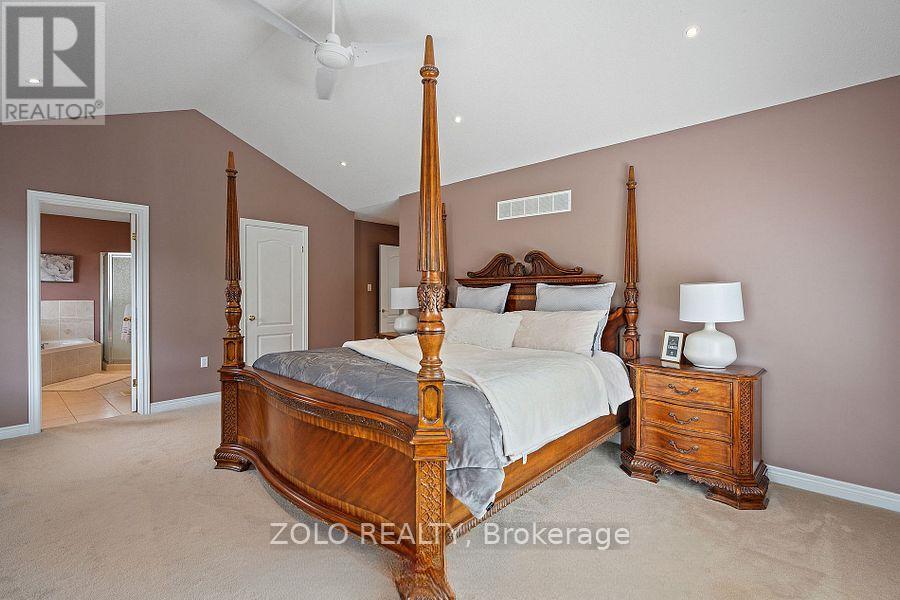 42 VINIFERA DRIVE - 28