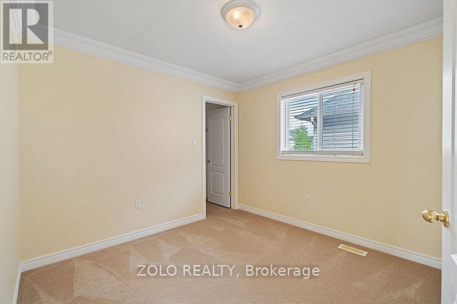 42 VINIFERA DRIVE - 32