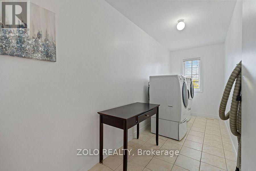 42 VINIFERA DRIVE - 33