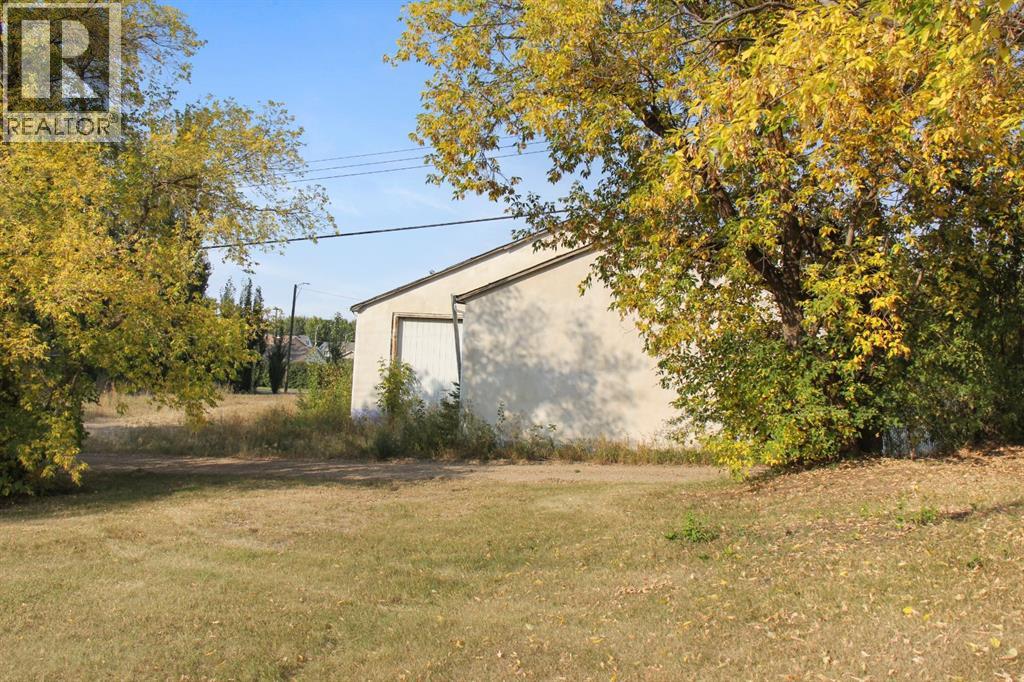 5019 52 Avenue — photo 17