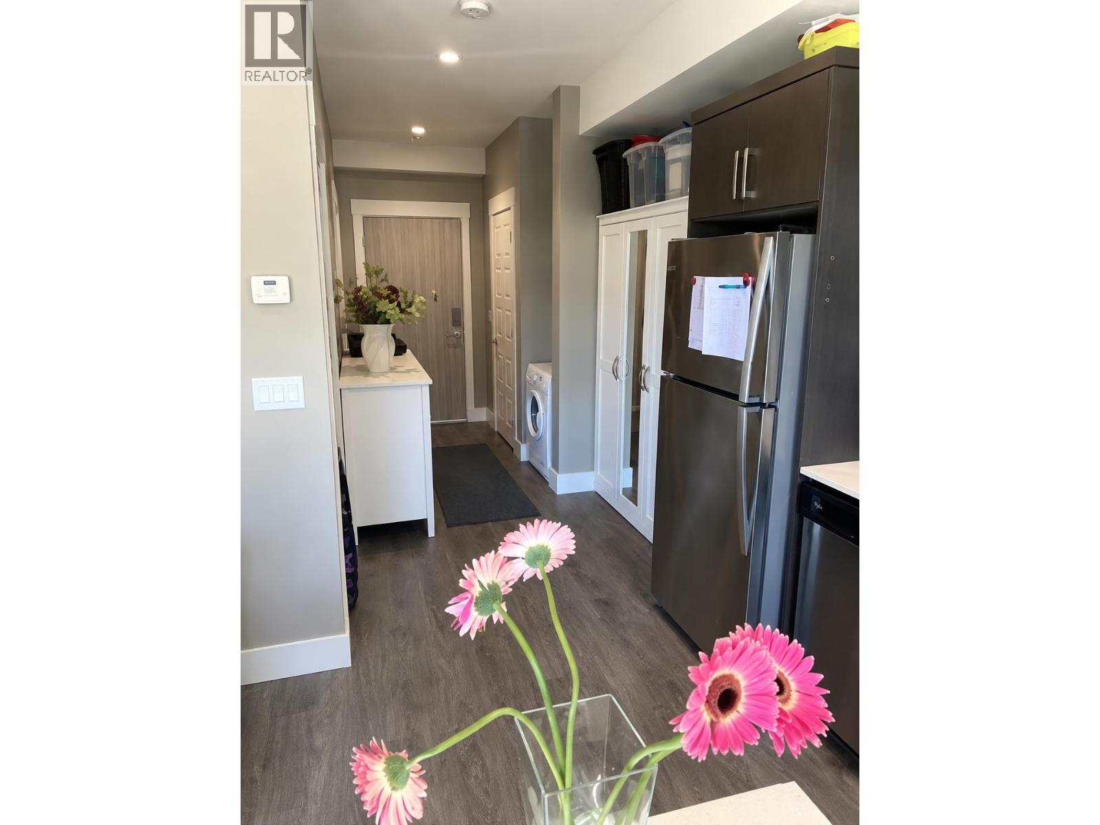 #435 925 Leon Avenue - 11