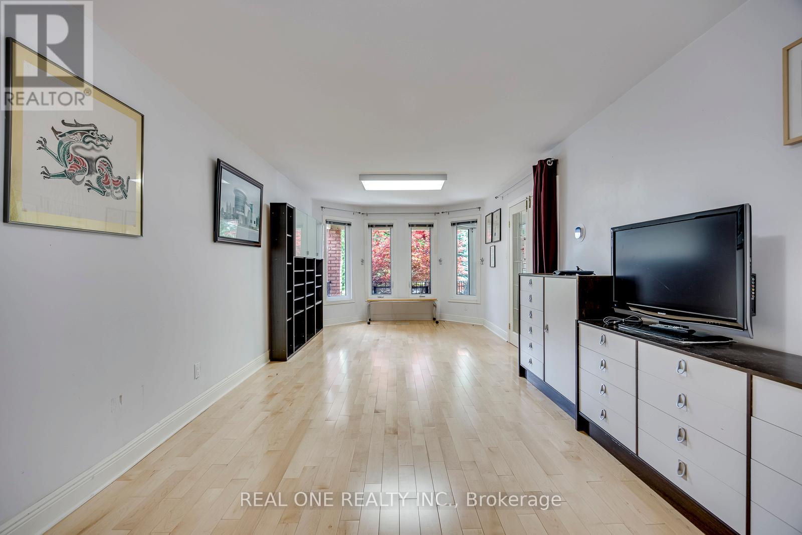 71 STOCK AVENUE - 14