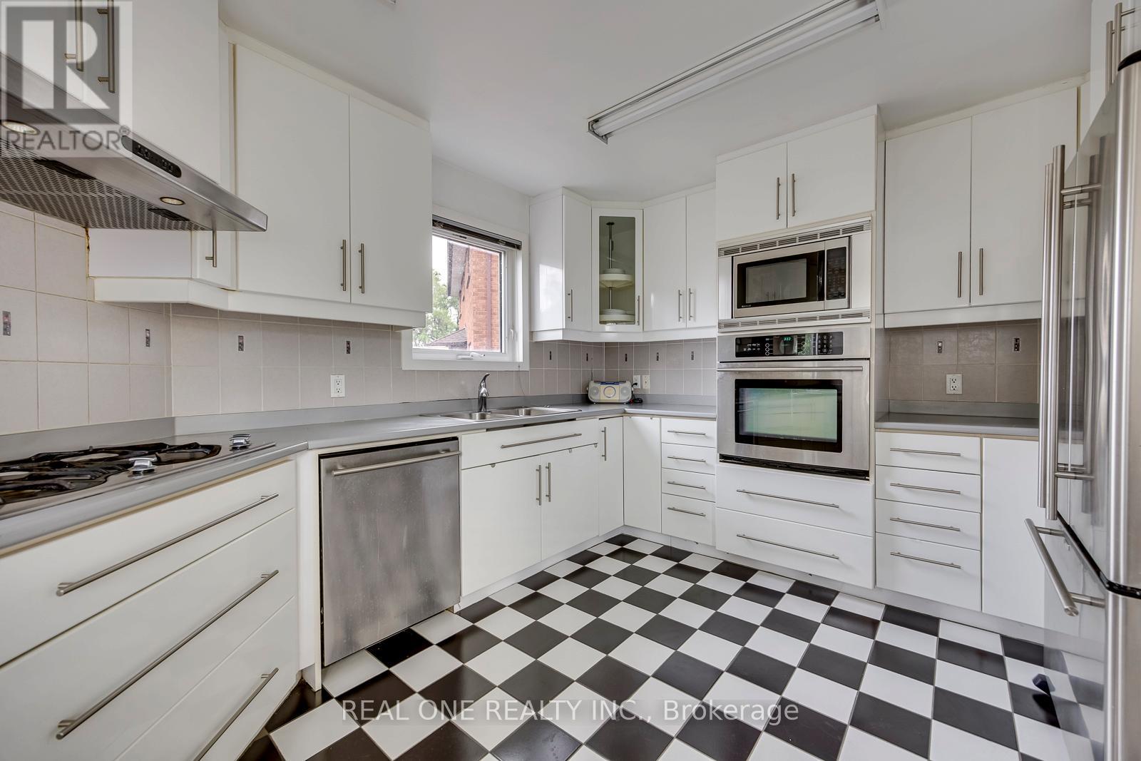 71 STOCK AVENUE - 18