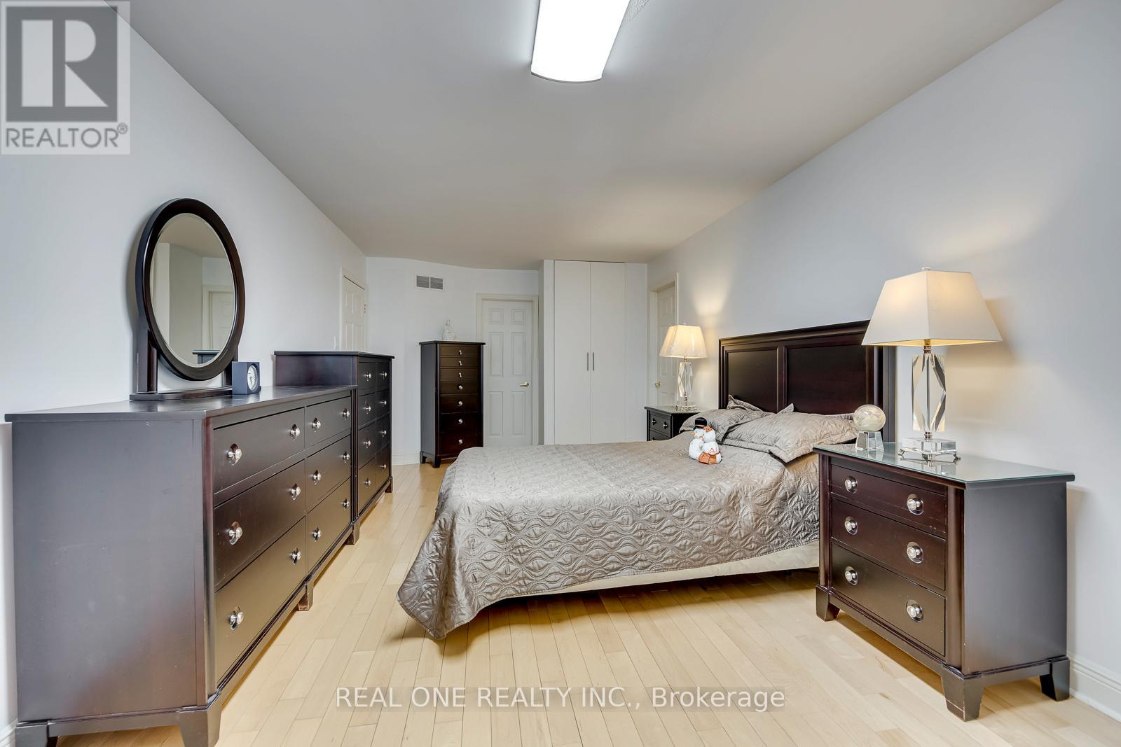 71 STOCK AVENUE - 24
