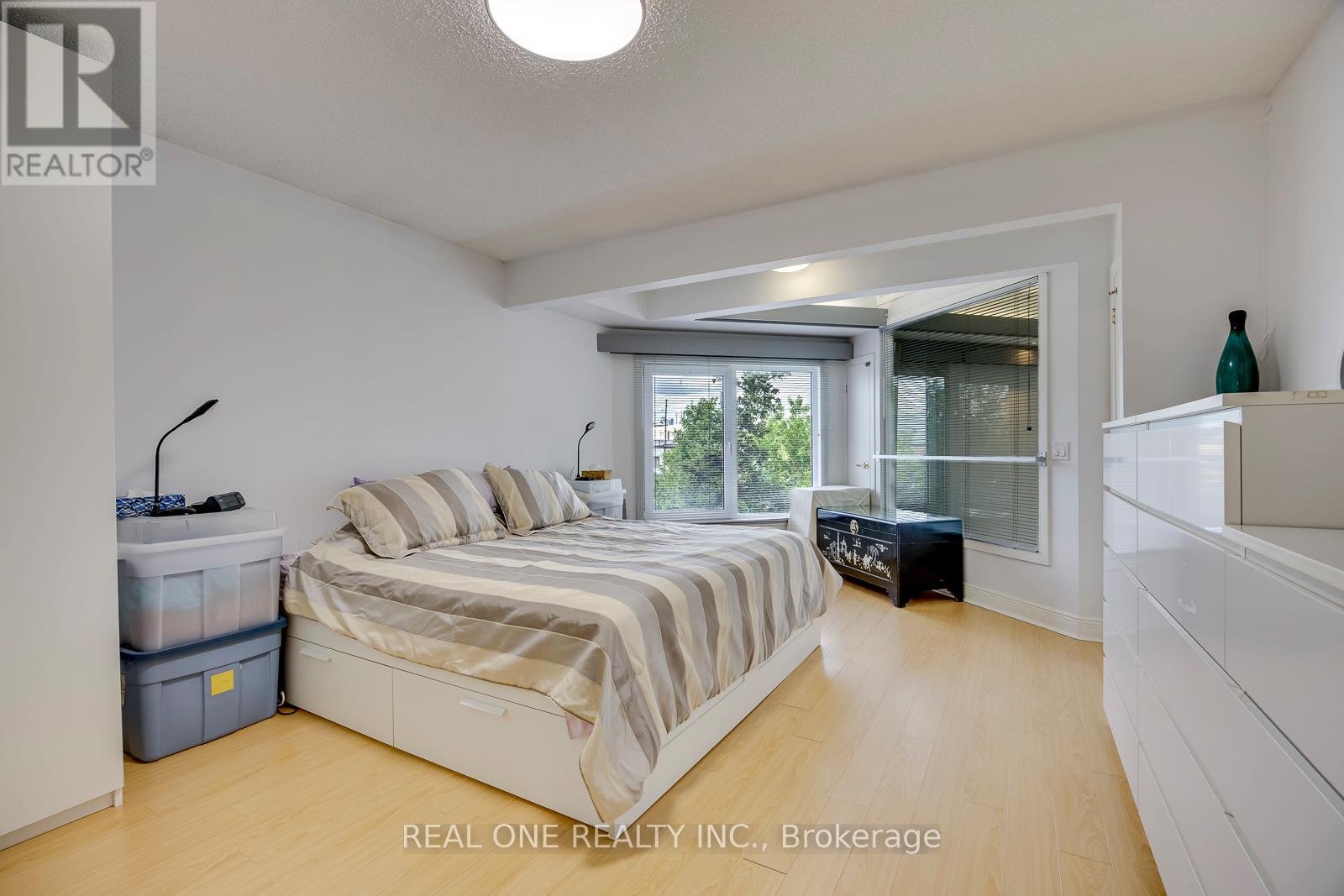 71 STOCK AVENUE - 28