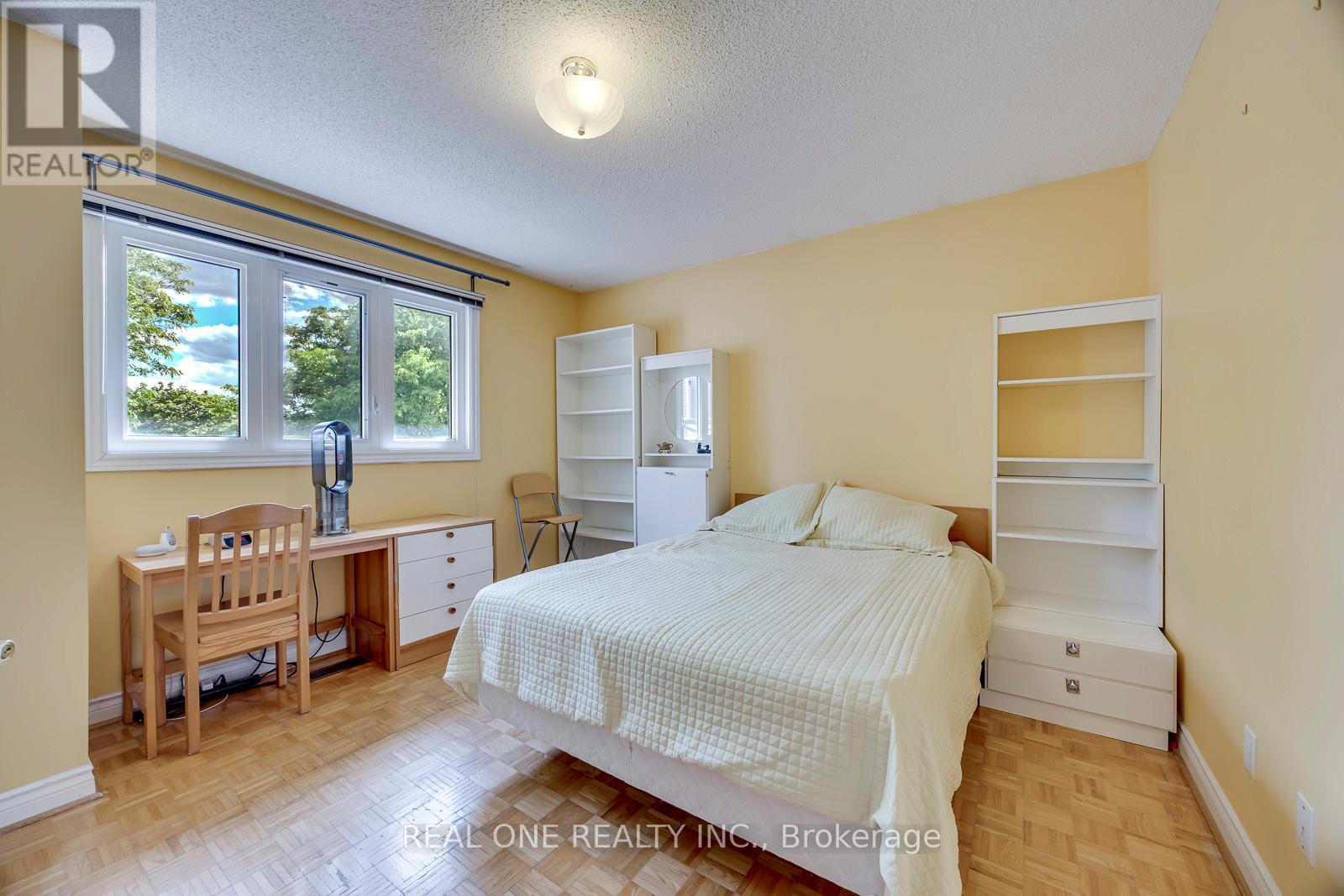 71 STOCK AVENUE - 30