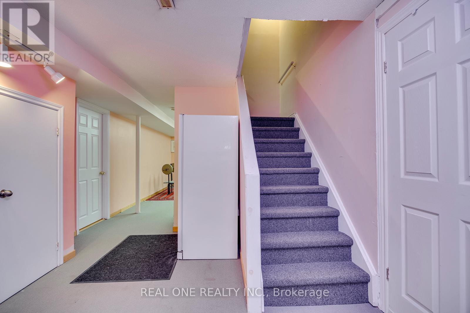 71 STOCK AVENUE - 38