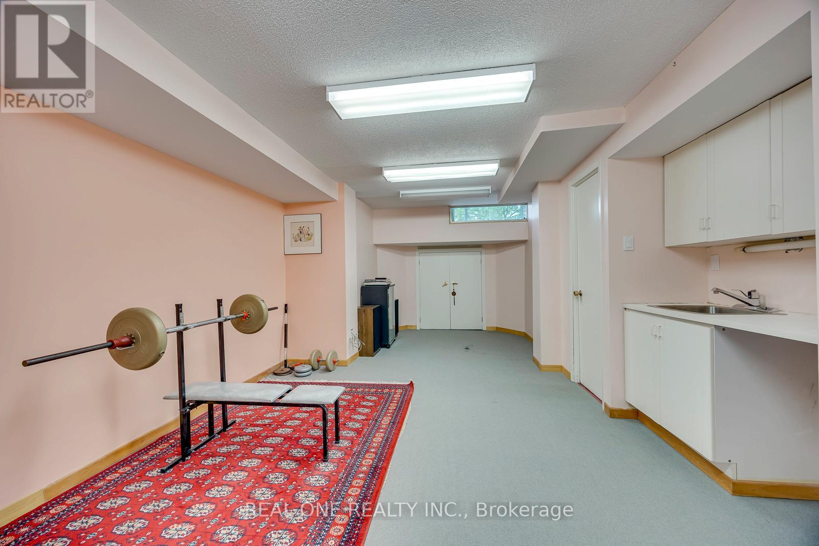 71 STOCK AVENUE - 39