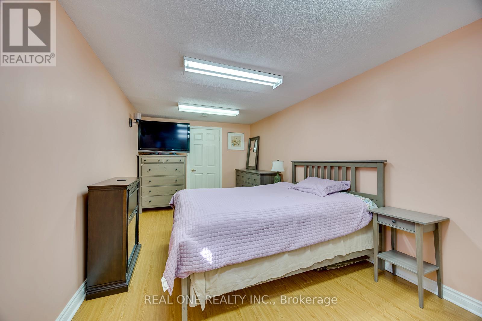 71 STOCK AVENUE - 40