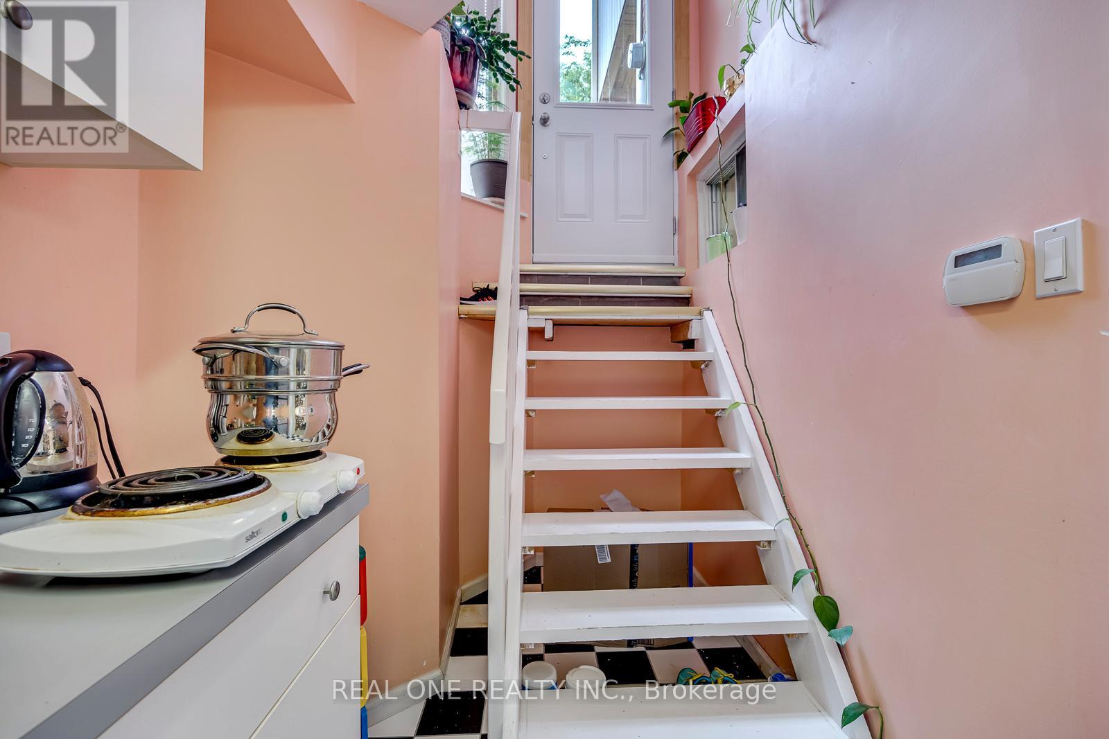 71 STOCK AVENUE - 46